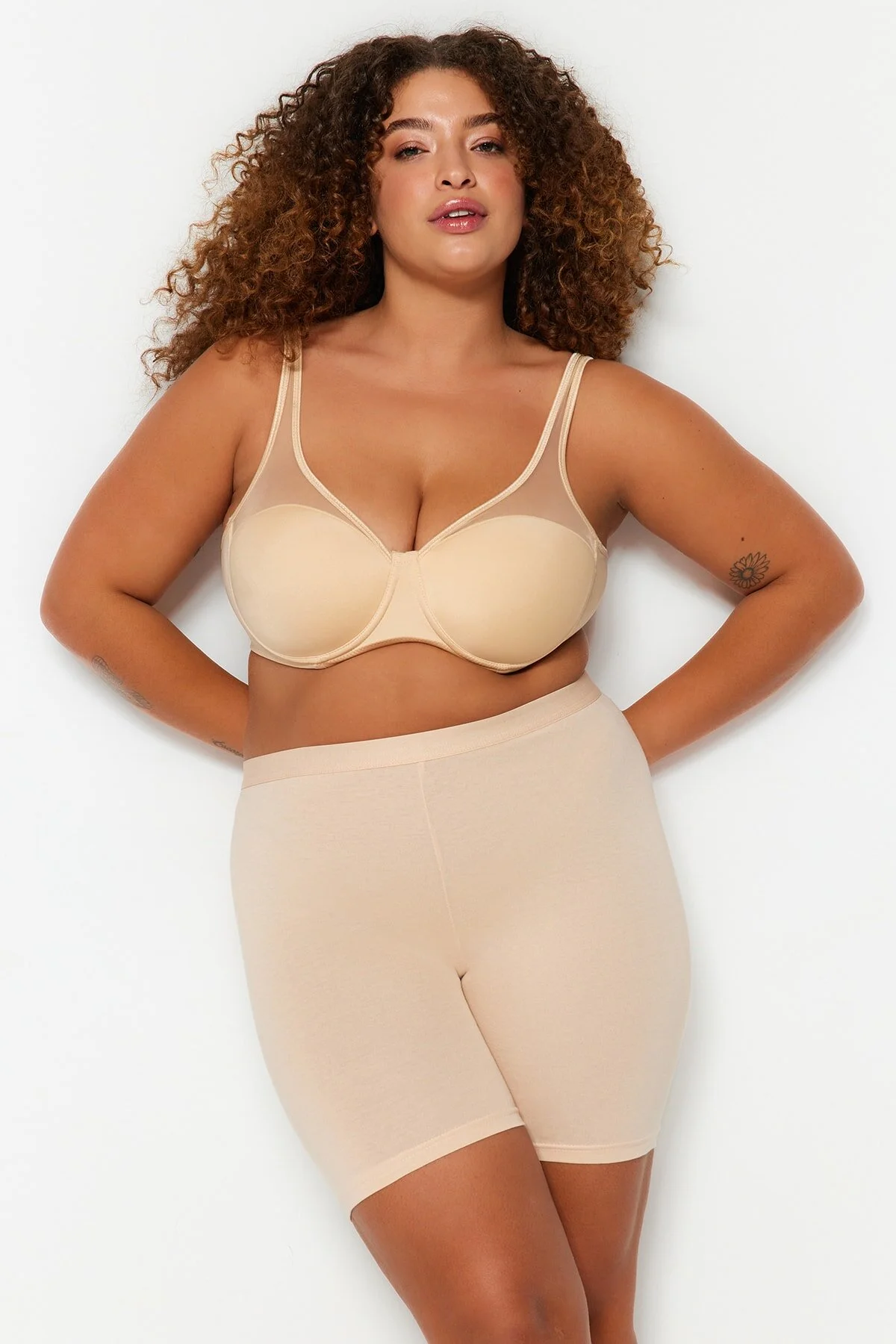 Bild von Trendyol Curve Hautfarbene Kurze Strickstrumpfhose für Damen - XL