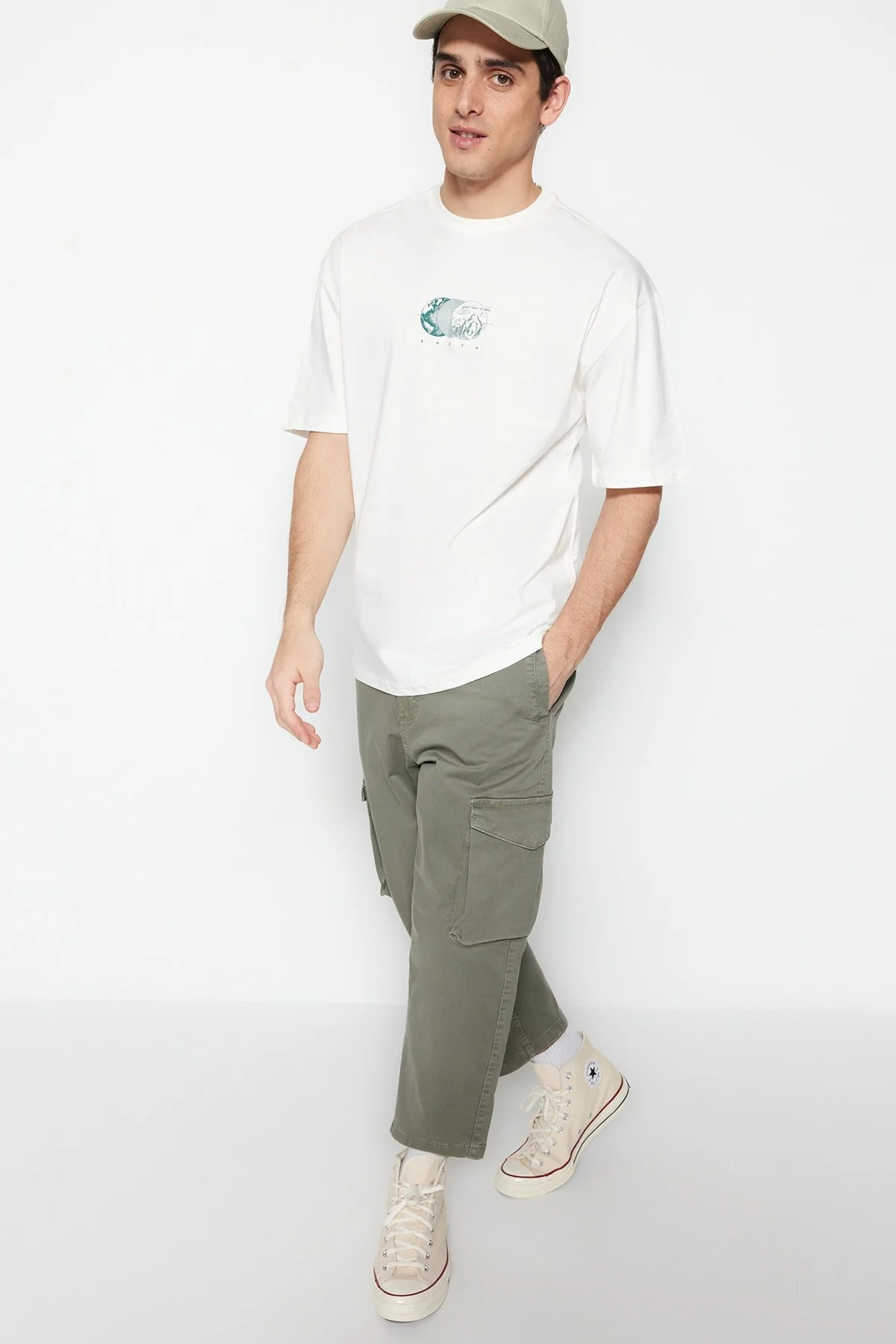 Bild von Trendyol Collection Ecrufarbenes, Bedrucktes, Kurzärmliges T-shirt Aus Baumwolle Mit Entspannter Passform - für Herren - S