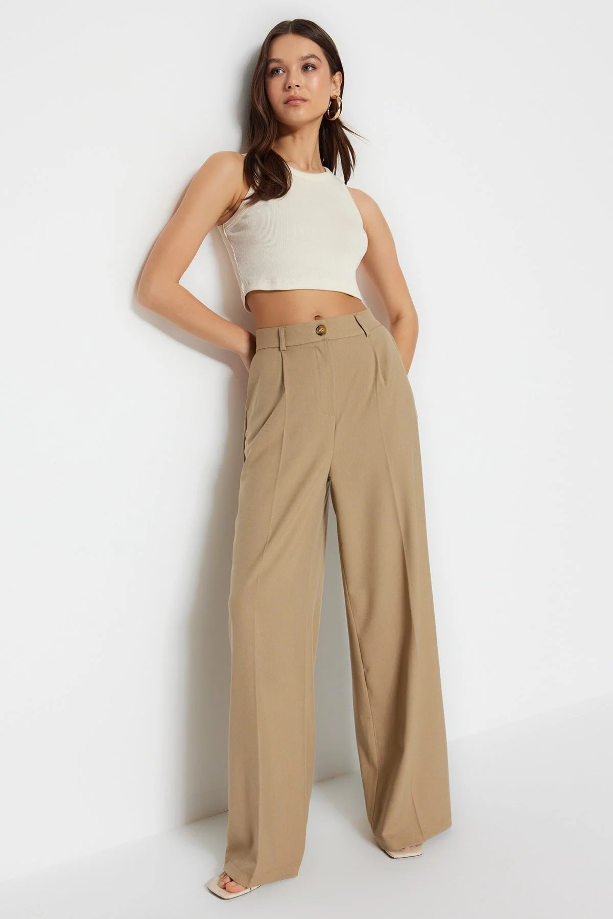 Bild von Trendyol Collection Khakifarbene Gewebte Hose Mit Weitem Bein – Eisenspitze, für Damen - 42