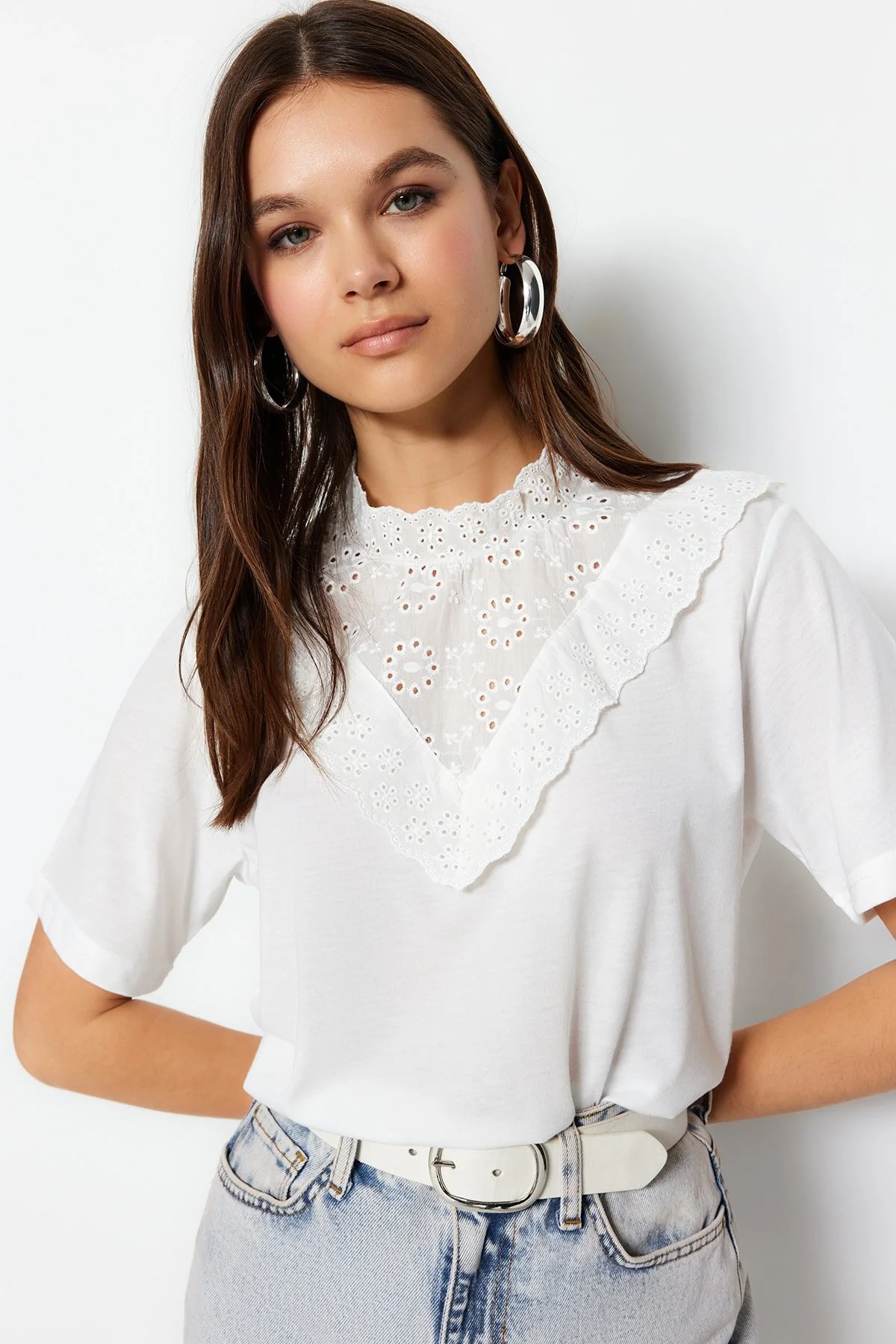 Bild von Trendyol Collection Weiße Bestickte Strickbluse Aus Baumwolle Mit Hohem Kragen Und Grundmuster für Damen - S