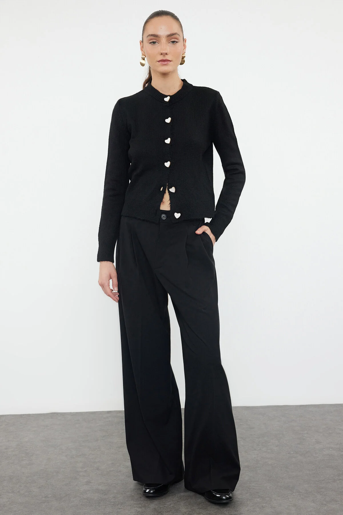 Bild von Trendyol Collection Weicher Strick-cardigan Mit Juwelenknöpfen – Schwarz für Damen - L