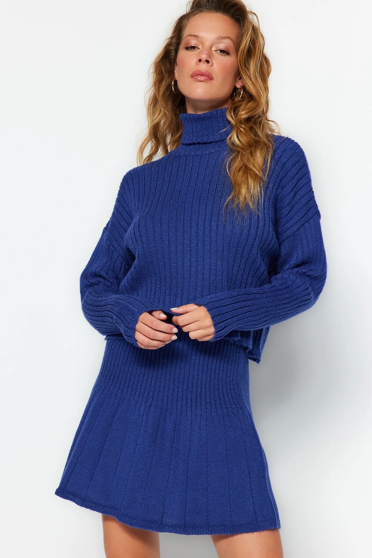 Bild von Trendyol Collection Soft Textured Super Wide Fit – Strickwaren-unter- Und Oberteil-set Mit Faltenrock für Damen - M