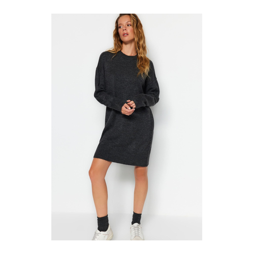 Bild von Trendyol Collection Superweit Sitzendes Mini-Strickkleid für Damen
