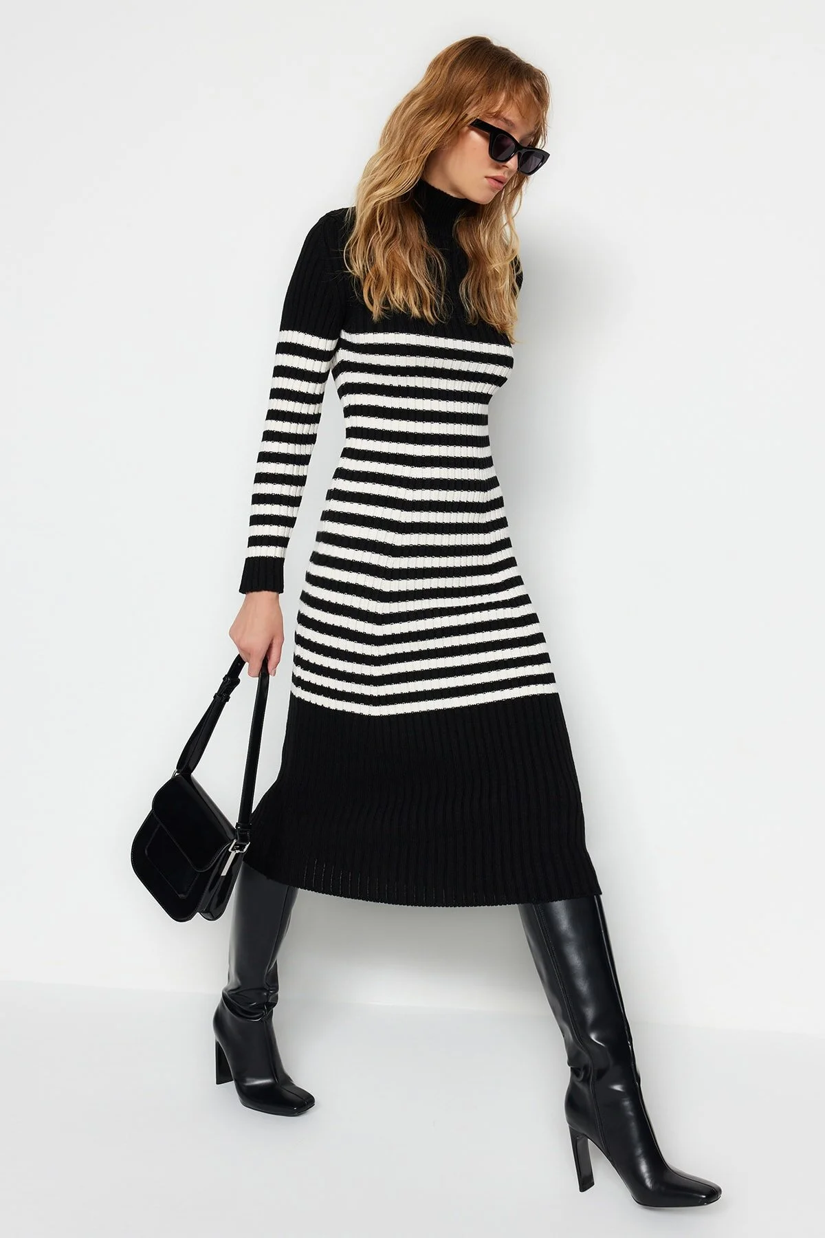 Bild von Trendyol Collection Schwarzes Gestreiftes Maxi-strickkleid für Damen - S