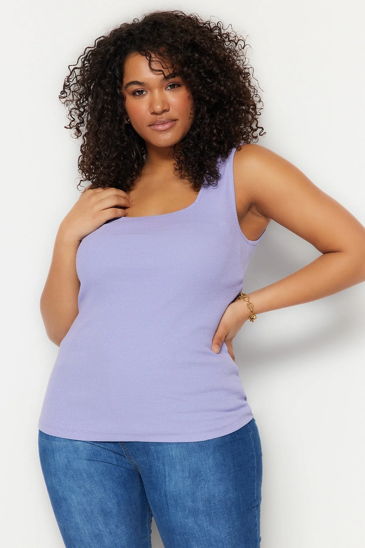 Bild von Trendyol Curve Lilafarbenes Basic-unterhemd Aus Schnurgebundenem Strick Mit Quadratischem Ausschnitt für Damen - 6XL
