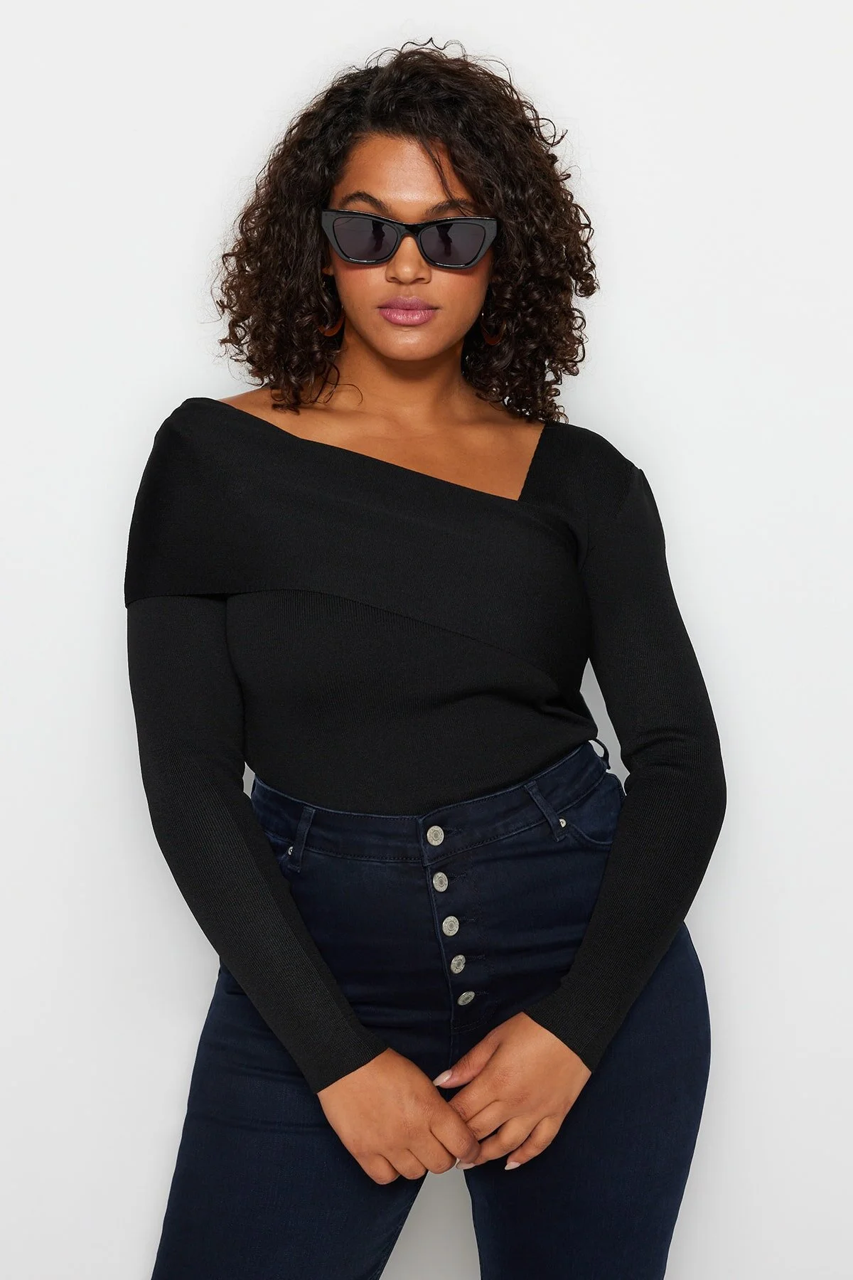 Bild von Trendyol Curve Schwarzer Dünner Strickpullover Mit Asymmetrischem Kragen - für Damen - 3XL