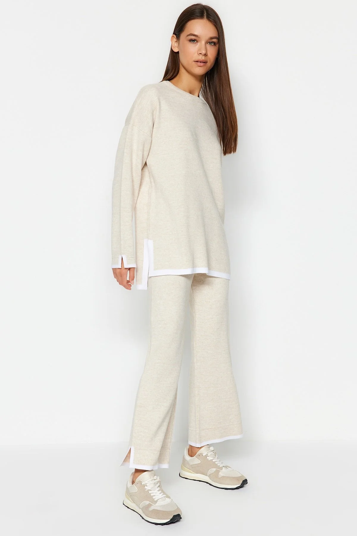 Bild von Trendyol Collection Beigefarbenes, Weit Geschnittenes Strickober- Und Unterteil-set In Kontrastfarbe für Damen - L