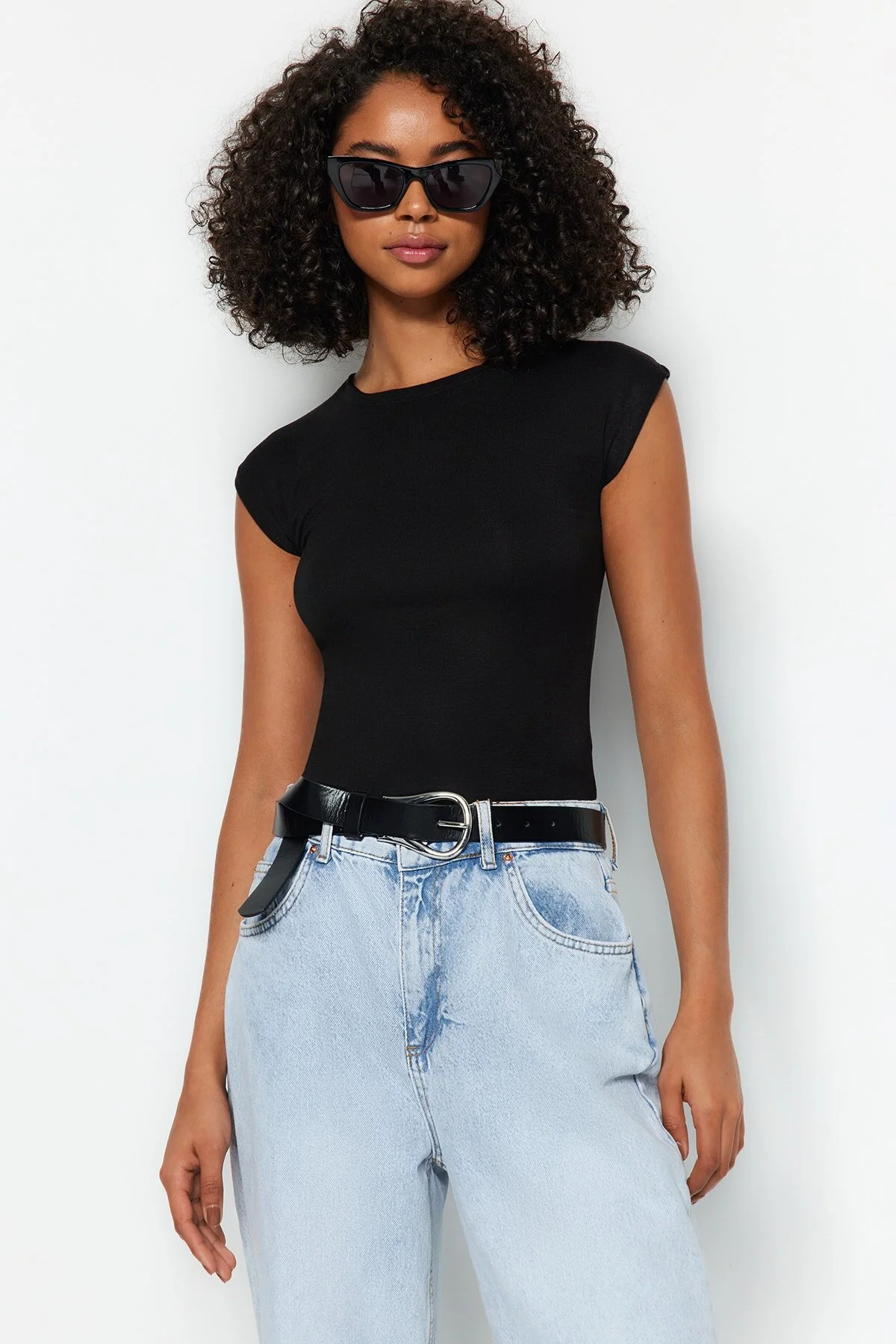 Bild von Trendyol Collection Schwarze, Taillierte Strickbluse Aus Premium-viskose Mit Mondärmeln für Damen - L