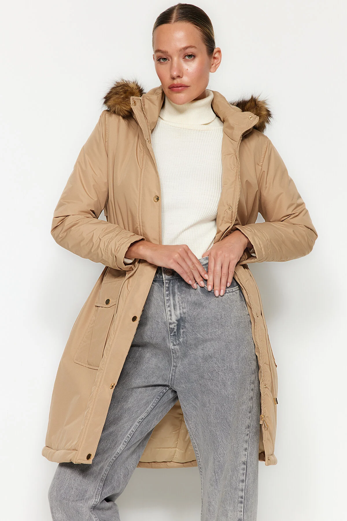 Bild von Trendyol Collection Beiger, Wasserabweisender, Langer Parka Mit Fellkapuze für Damen - 34