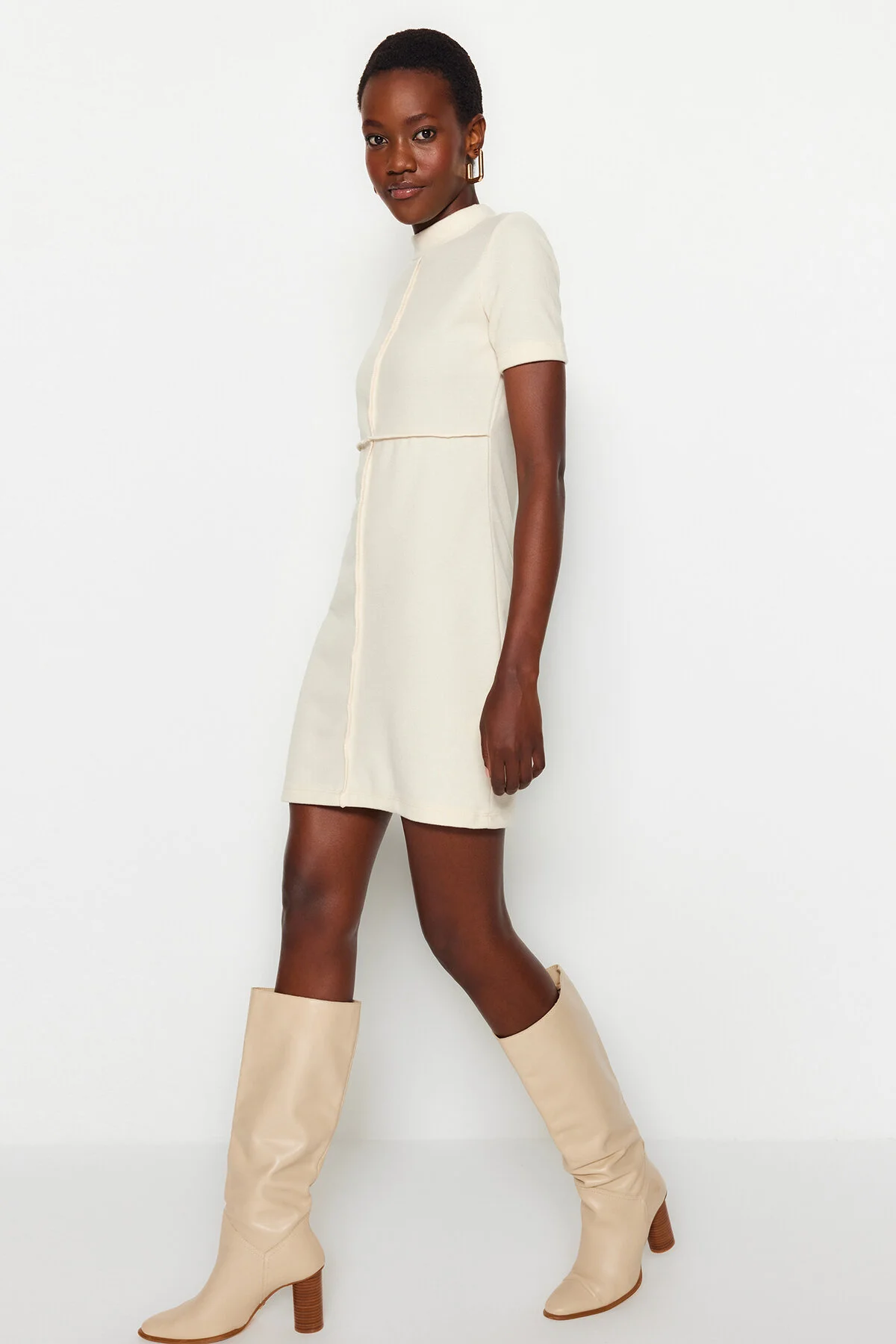 Bild von Trendyol Collection Beigefarbenes Mini-strickkleid In A-linie/a-linie Für Formelle Anlässe/strickwaren für Damen - XL