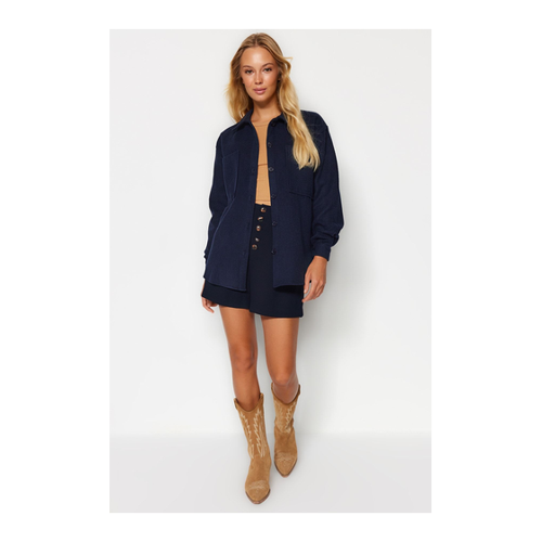 Bild von Trendyol Collection Marineblaues, Genähtes, Gewebtes Hemd Mit Doppelter Tasche In Übergröße für Damen - 38