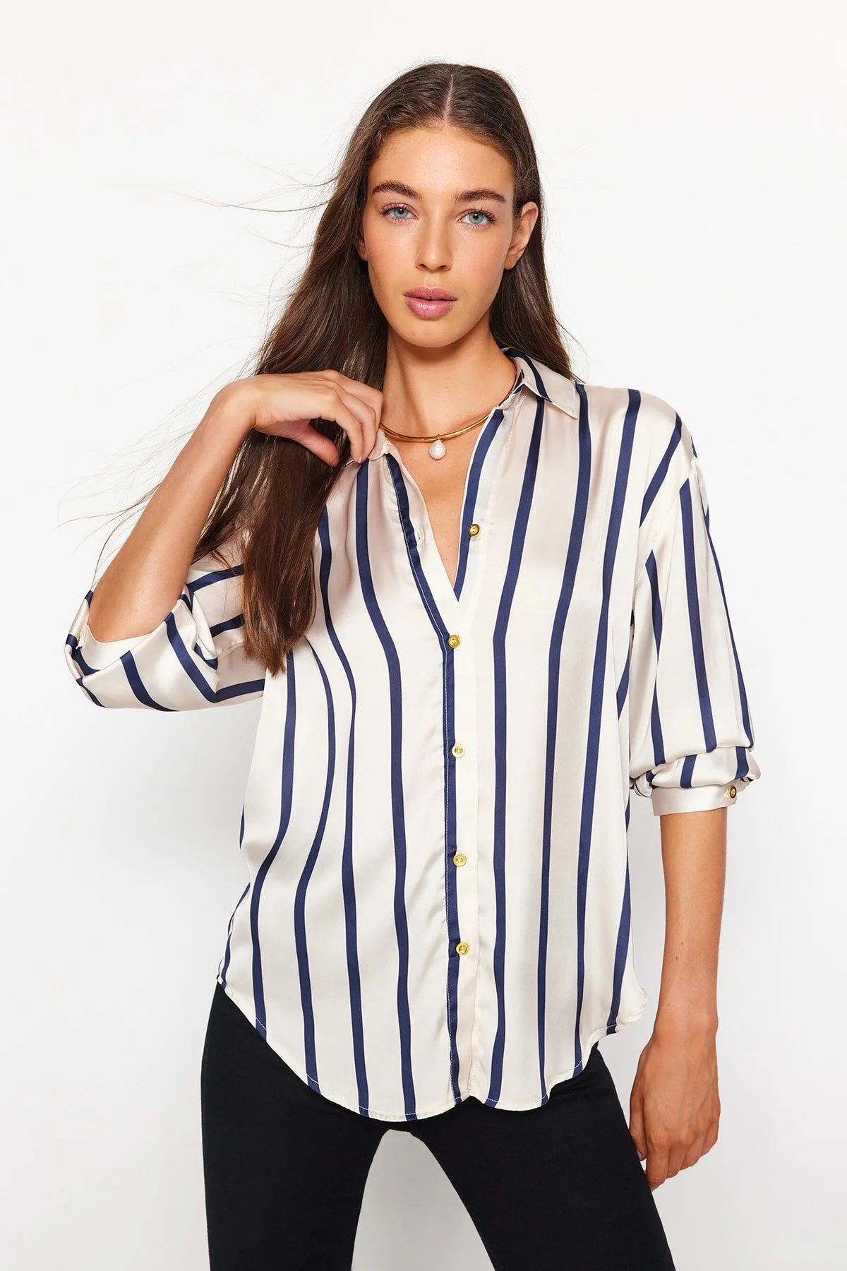 Bild von Trendyol Collection Ecru Satin Oversize Hemd Wide Fit, Gestreift für Damen - 34