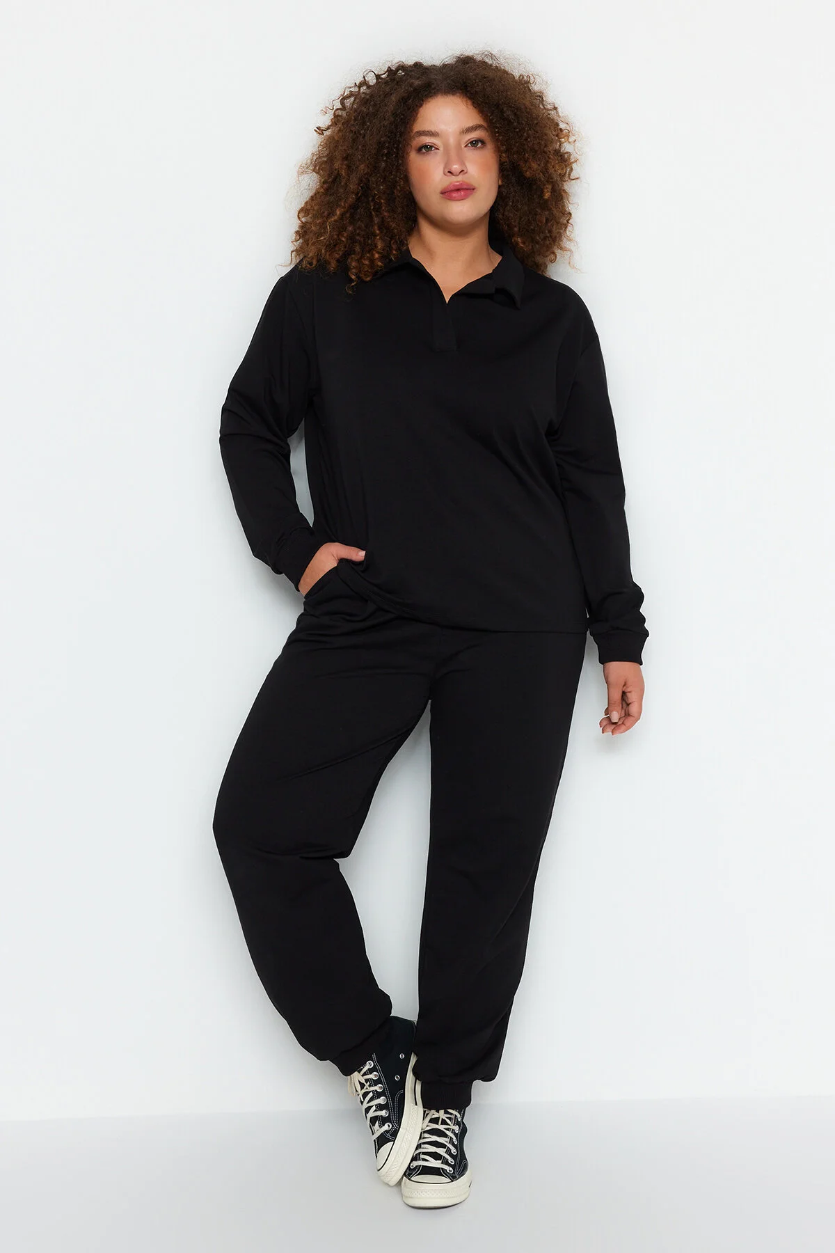 Bild von Trendyol Curve Schwarzes, Schmal Gestricktes Trainingsanzug-set Mit Polokragen In Übergröße – Elastisches Bein für Damen - 4XL
