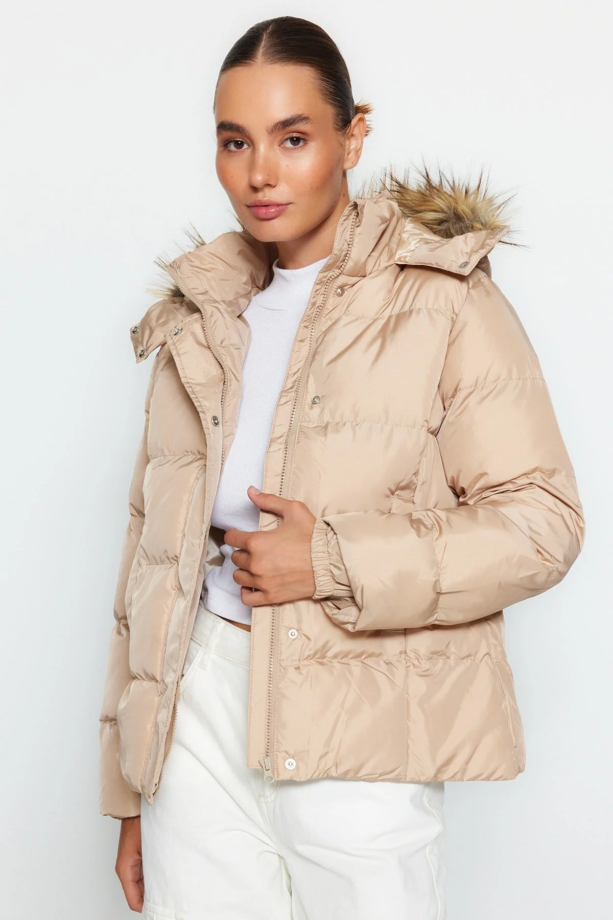 Bild von Trendyol Collection Beige Wasserabweisende Pufferjacke Mit Fellkapuze für Damen - S