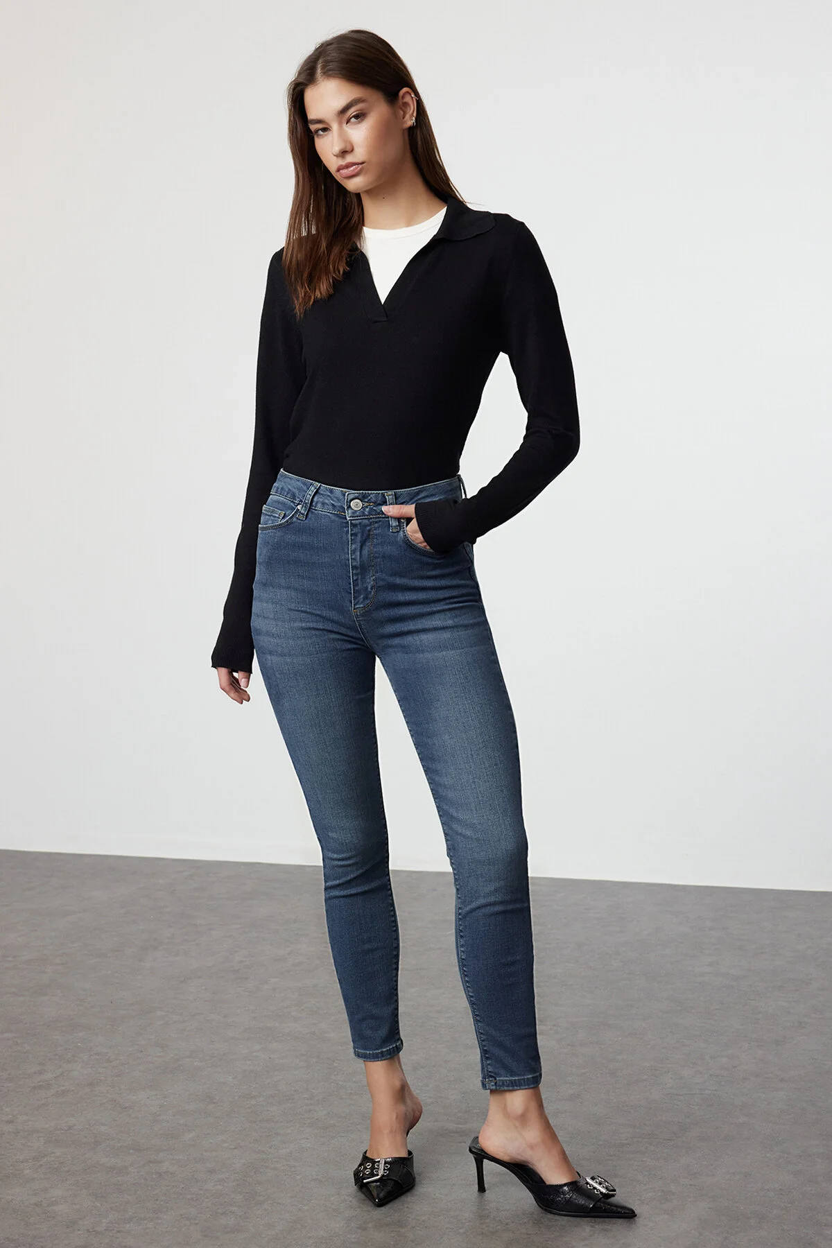 Bild von Trendyol Collection Blaue Skinny Jeans Mit Hoher Taille für Damen - 36