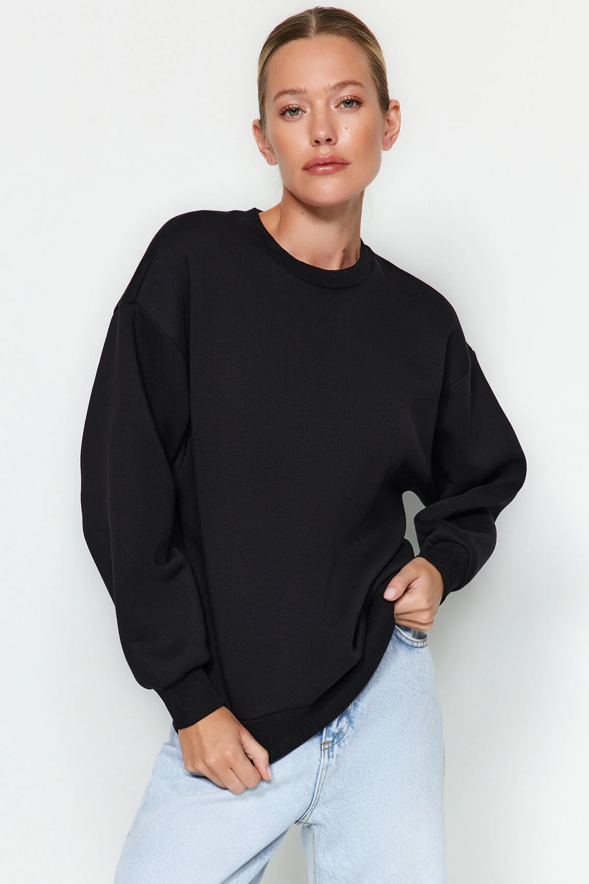 Bild von Trendyol Collection Schwarzes, Dickes Fleece-innenfutter, Normale Passform, Rundhalsausschnitt, Basic-sweatshirt Aus Strick, für Damen - XL
