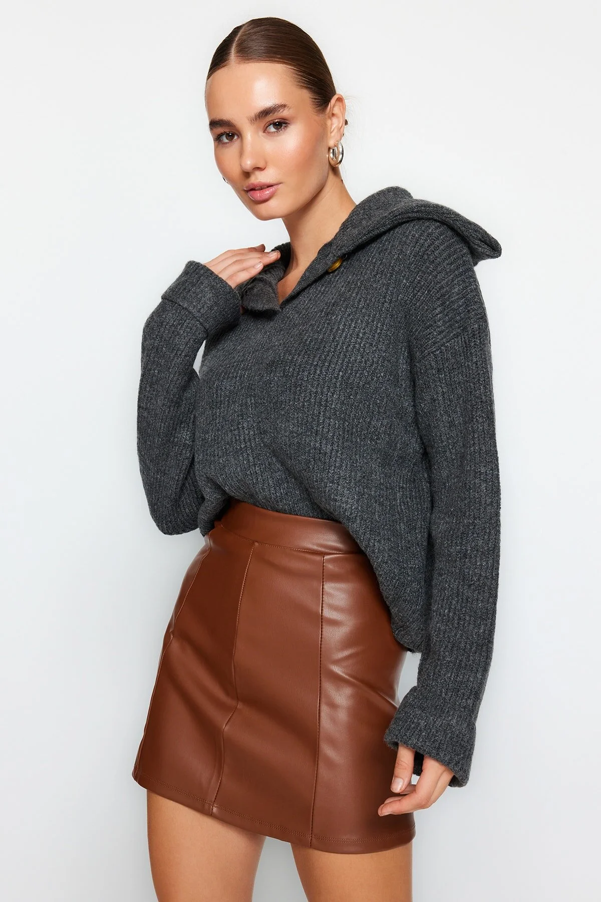 Bild von Trendyol Collection Brauner Mini-strickrock Aus Kunstleder Mit Hoher Taille für Damen - L