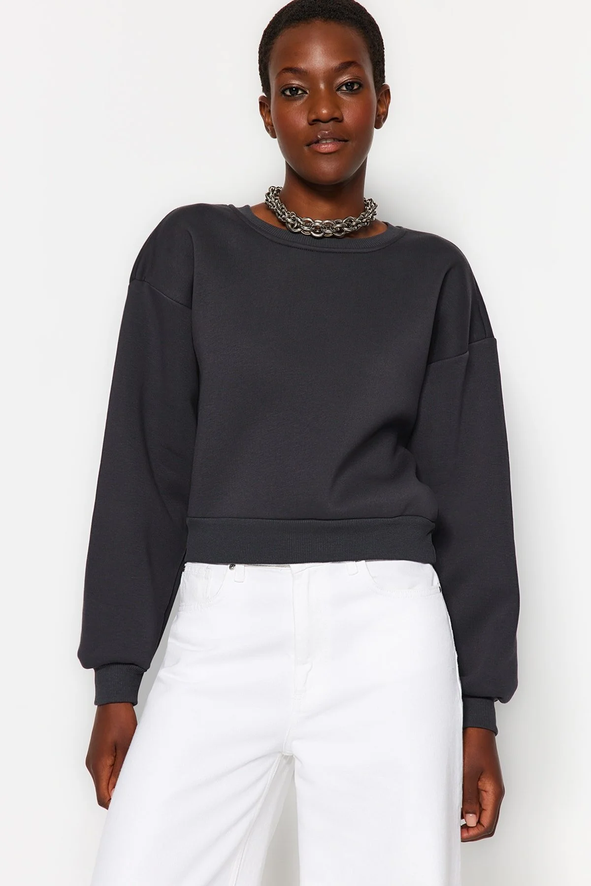 Bild von Trendyol Collection Anthrazit Relaxed Fit Crop Basic Rundhals Dickes Fleece-strick-sweatshirt für Damen - XS