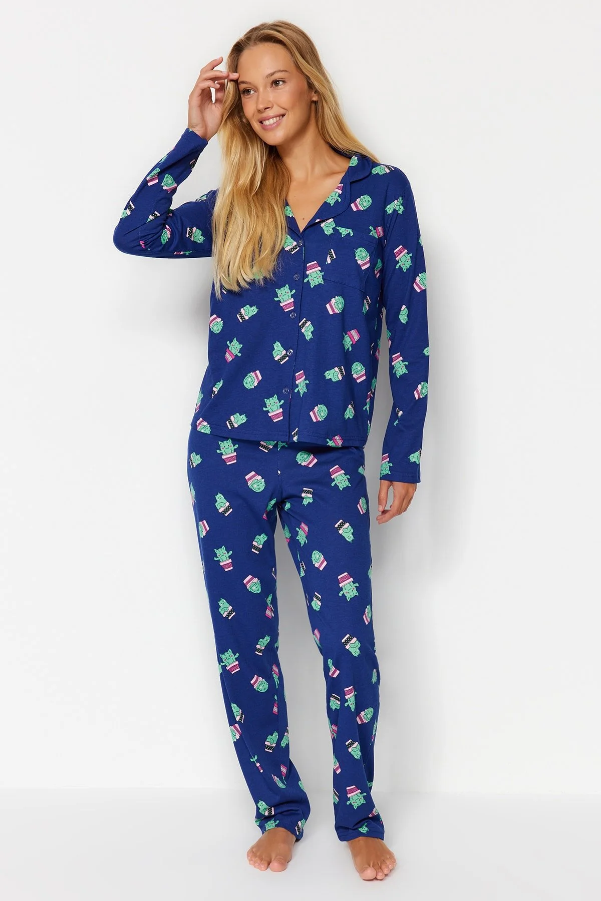 Bild von Trendyol Collection Pyjama-set Aus 100 % Baumwolle Mit Kaktusmuster, Marineblau – Hemd Und Hose für Damen - L