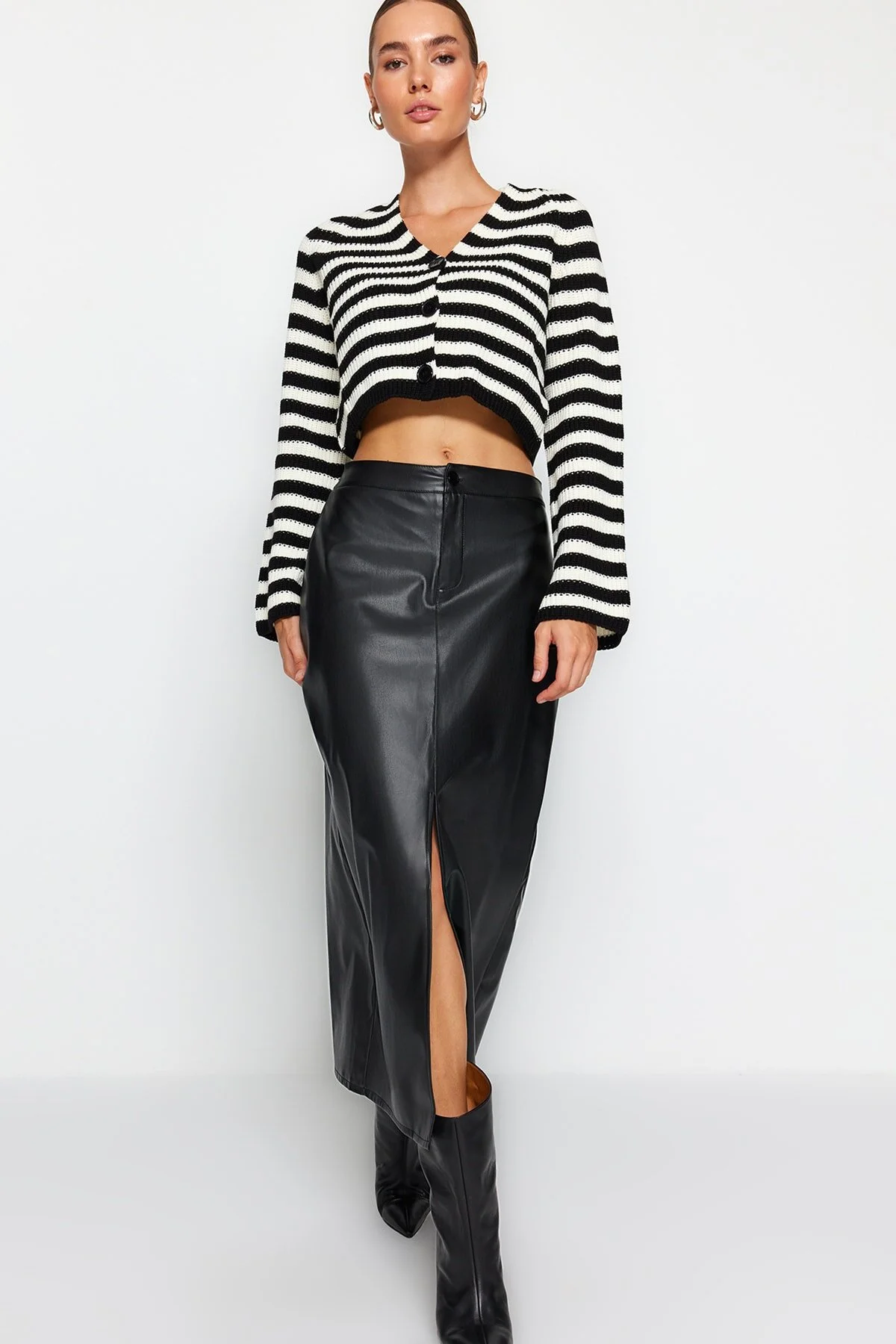 Bild von Trendyol Collection Schwarzer Schlitz Kunstleder High Waist Maxi Strickrock für Damen - M
