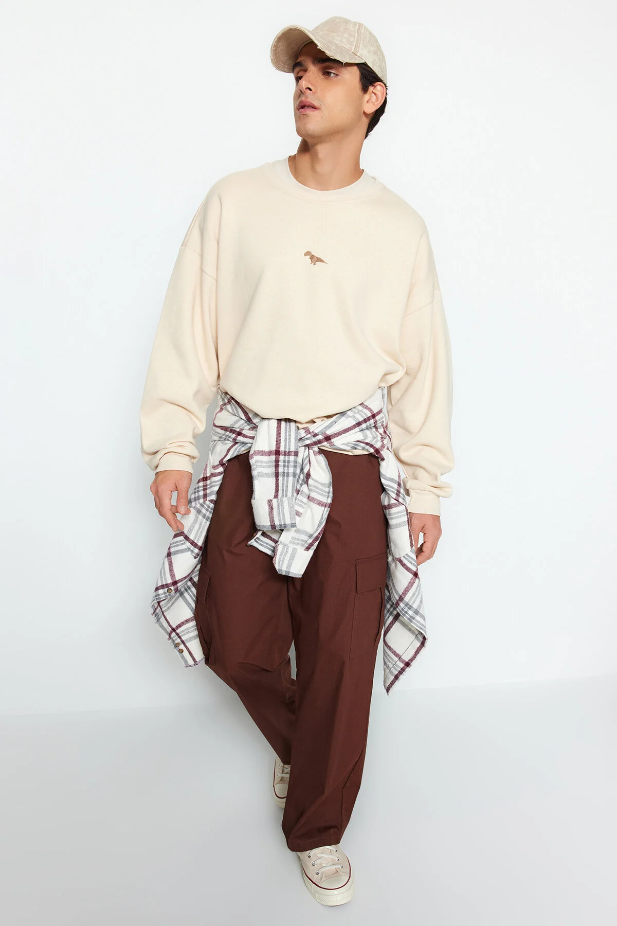 Bild von Trendyol Collection Beigefarbenes Oversize-sweatshirt Mit Rundhalsausschnitt/breit Geschnittenes Fleece/warmes Dinosaurier-stickerei-sweatshirt für Herren - S