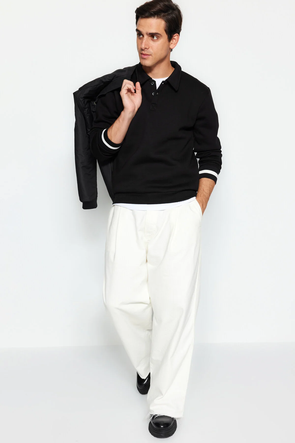 Bild von Trendyol Collection Schwarzes Sweatshirt In Übergröße/weitschnitt Mit Polokragen Und Ärmeln, Gestreift, Dickes Fleece Innen, für Herren - L