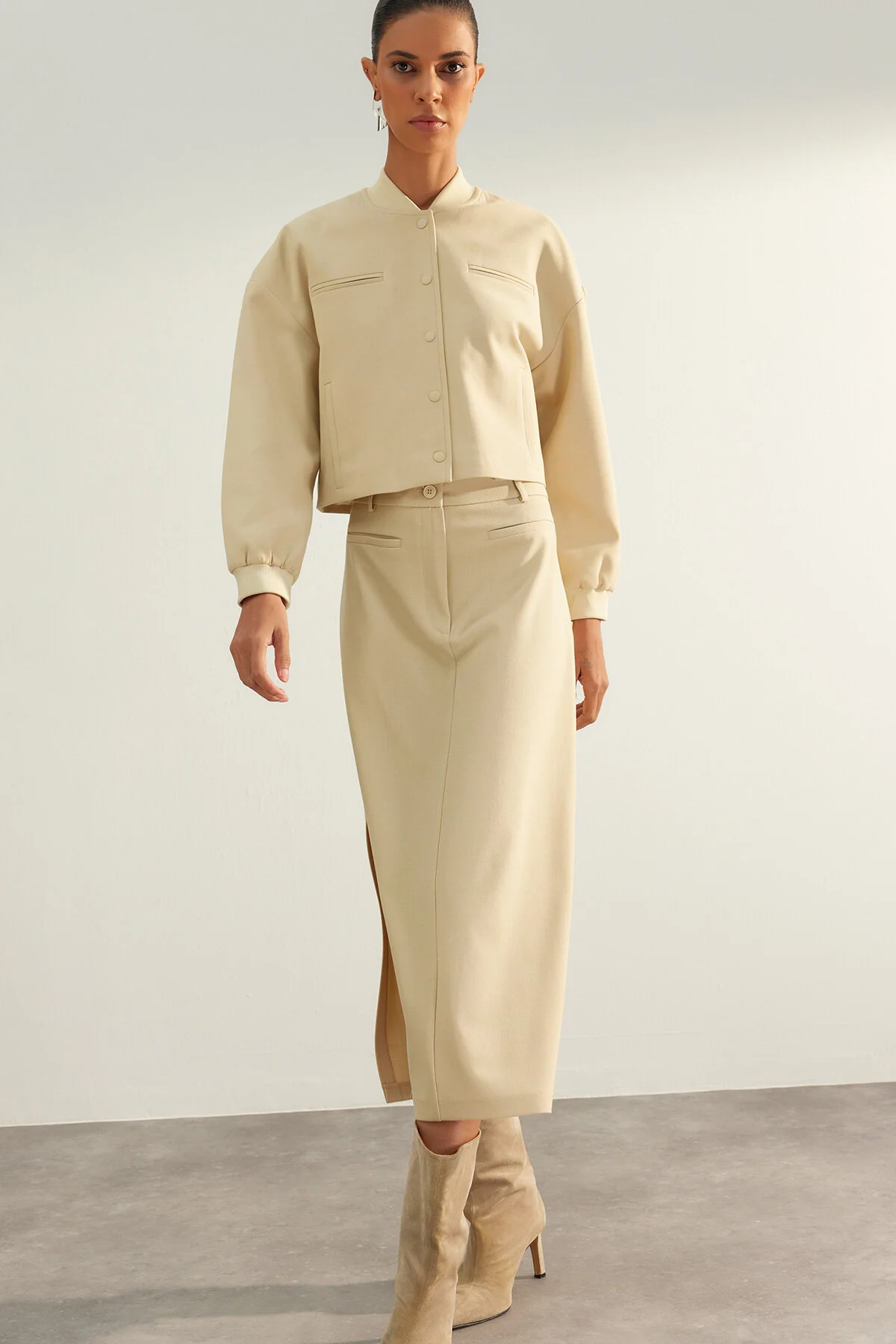 Bild von Trendyol Collection Beiger Midi-webrock – Hohe Qualität, Kunstleder, Schlitz-detail, Limitierte Auflage für Damen - 34