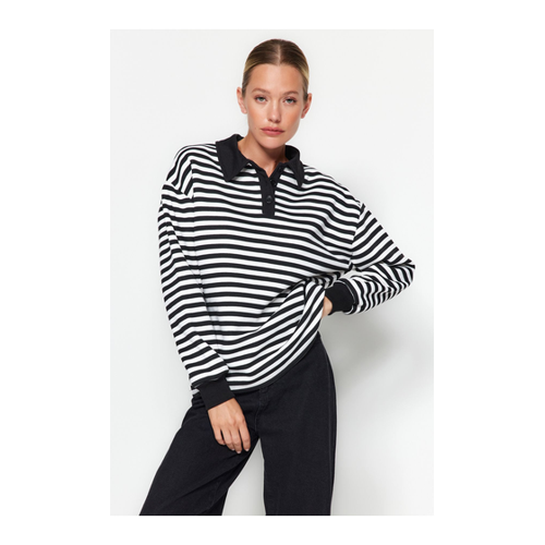 Bild von Trendyol Collection Schwarz Gestreifter Polokragen Fleece Stricksweatshirt für Damen