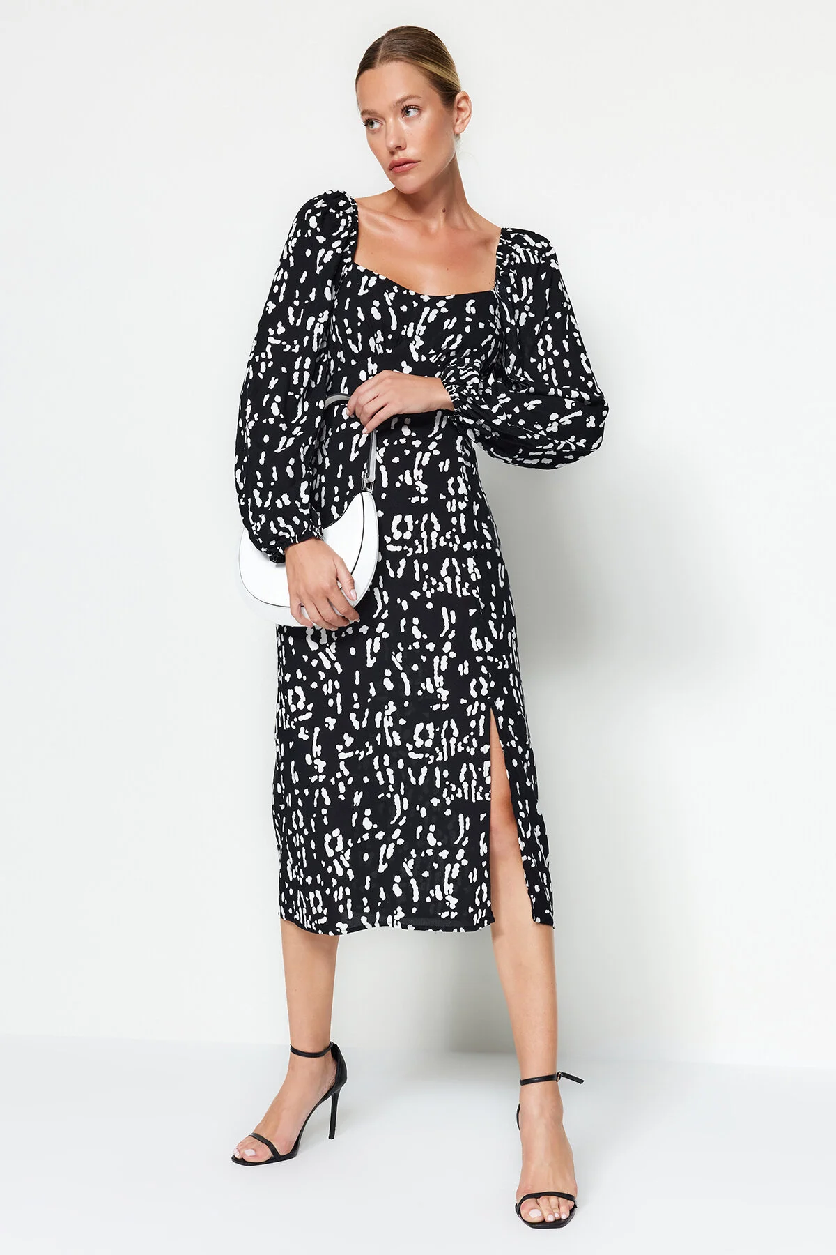 Bild von Trendyol Collection Schwarzes, Geometrisch Gemustertes, Gerade Geschnittenes Viskose-webkleid Mit Schlitzdetail für Damen - 40