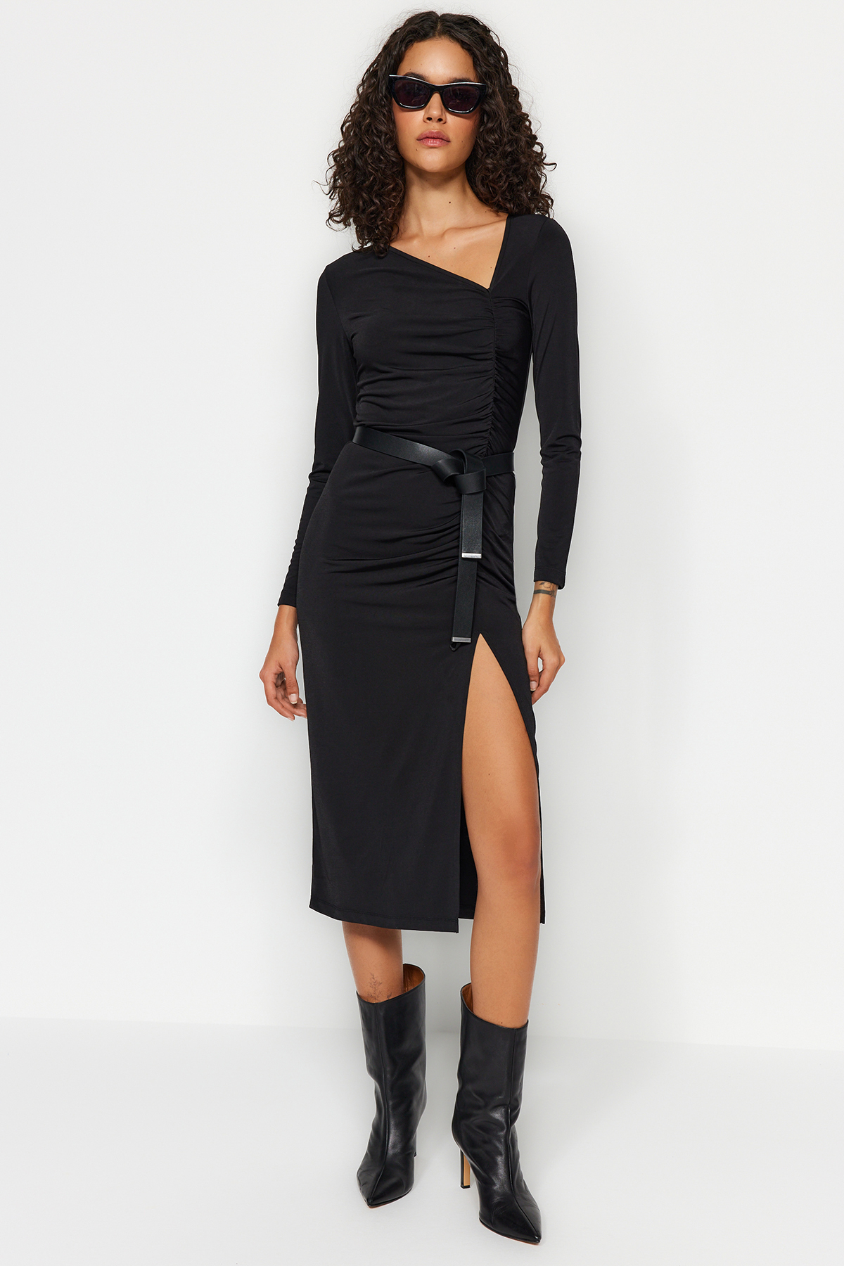 Bild von Trendyol Collection Schwarzes Midi-strickkleid Mit Asymmetrischem Kragen Und Schlitz für Damen - S