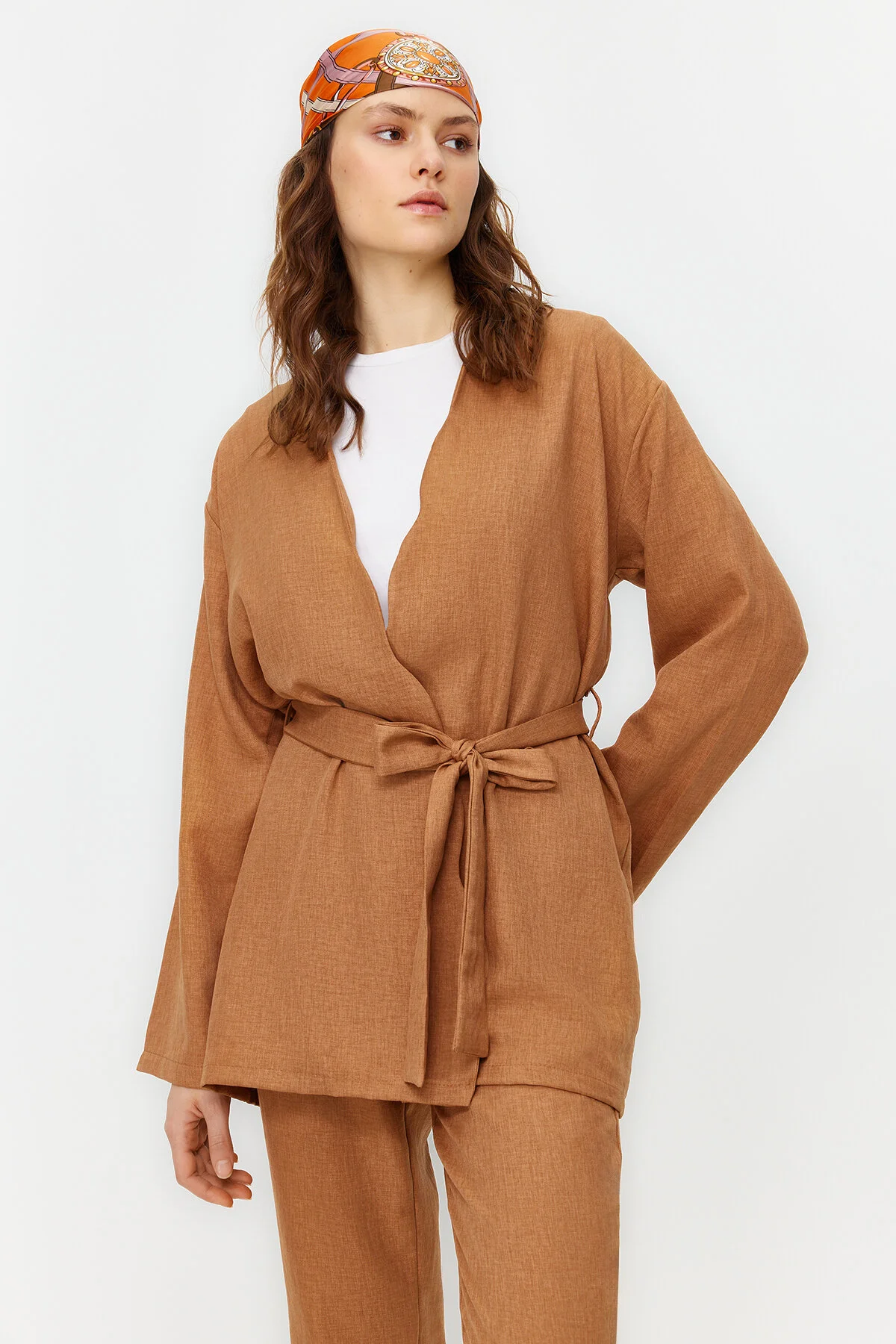 Bild von Trendyol Modest Kamelfarbenes Kimono-hose-set In Leinenoptik Mit Gürtel Aus Gewebtem Ober- Und Unterteil für Damen - 42