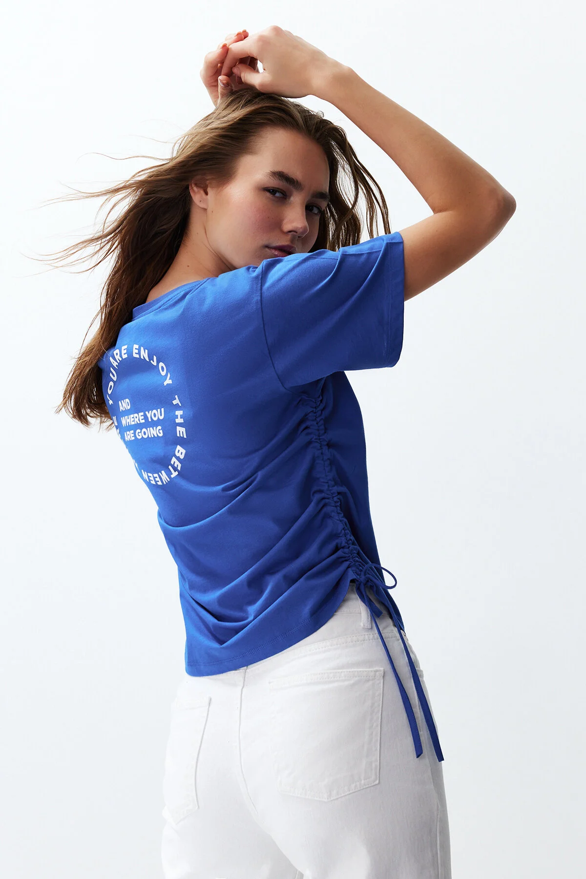 Bild von Trendyol Collection Saks Color Rundhals-übergröße-strick-t-shirt – 100 % Baumwolle, Rückseite Bedruckt, Kordelzug – Twoss23ts00150 für Damen - XS