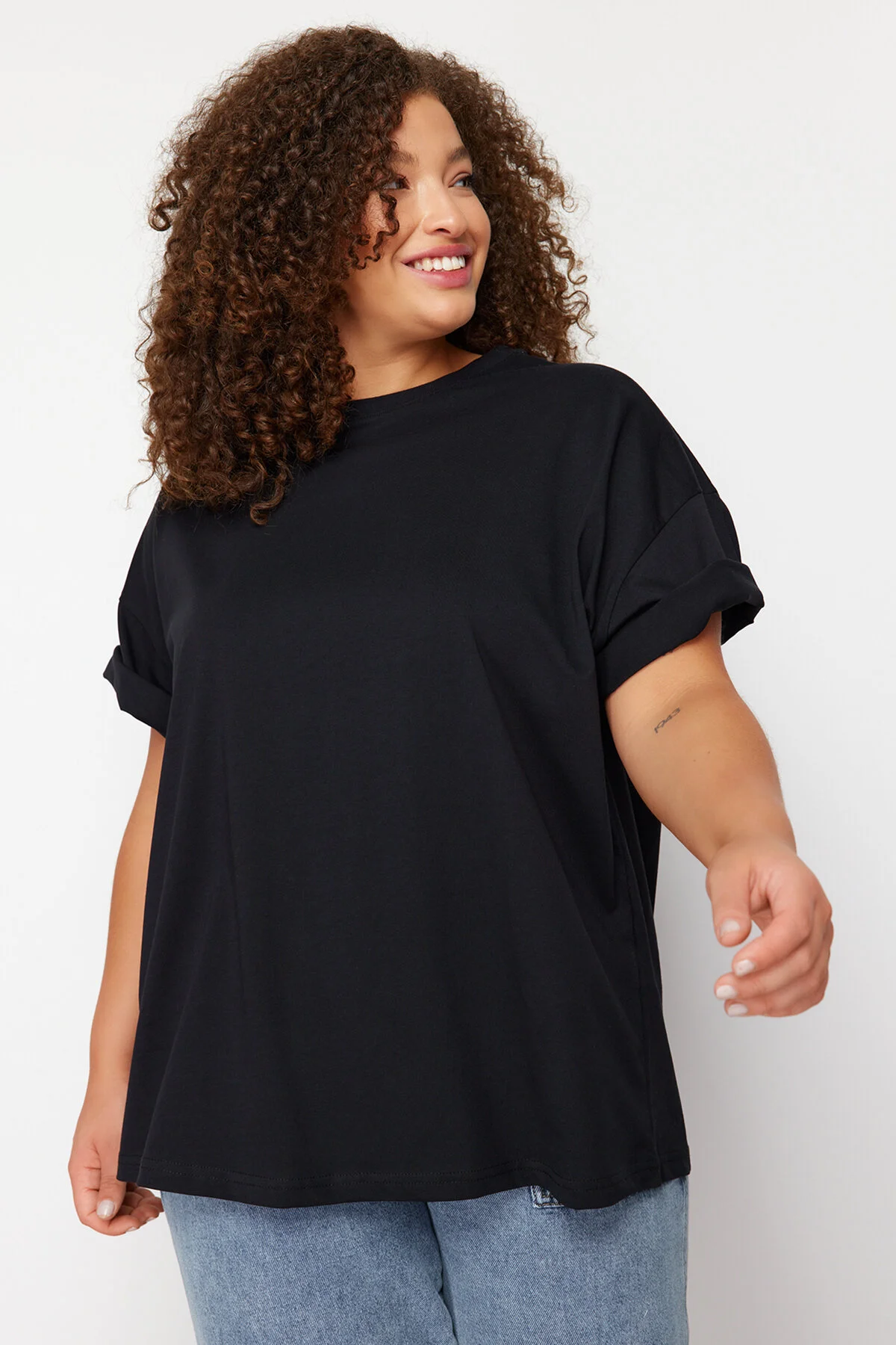 Bild von Trendyol Curve Schwarzes Bedrucktes Baumwoll-t-shirt Mit Rundhalsausschnitt - für Damen - 6XL