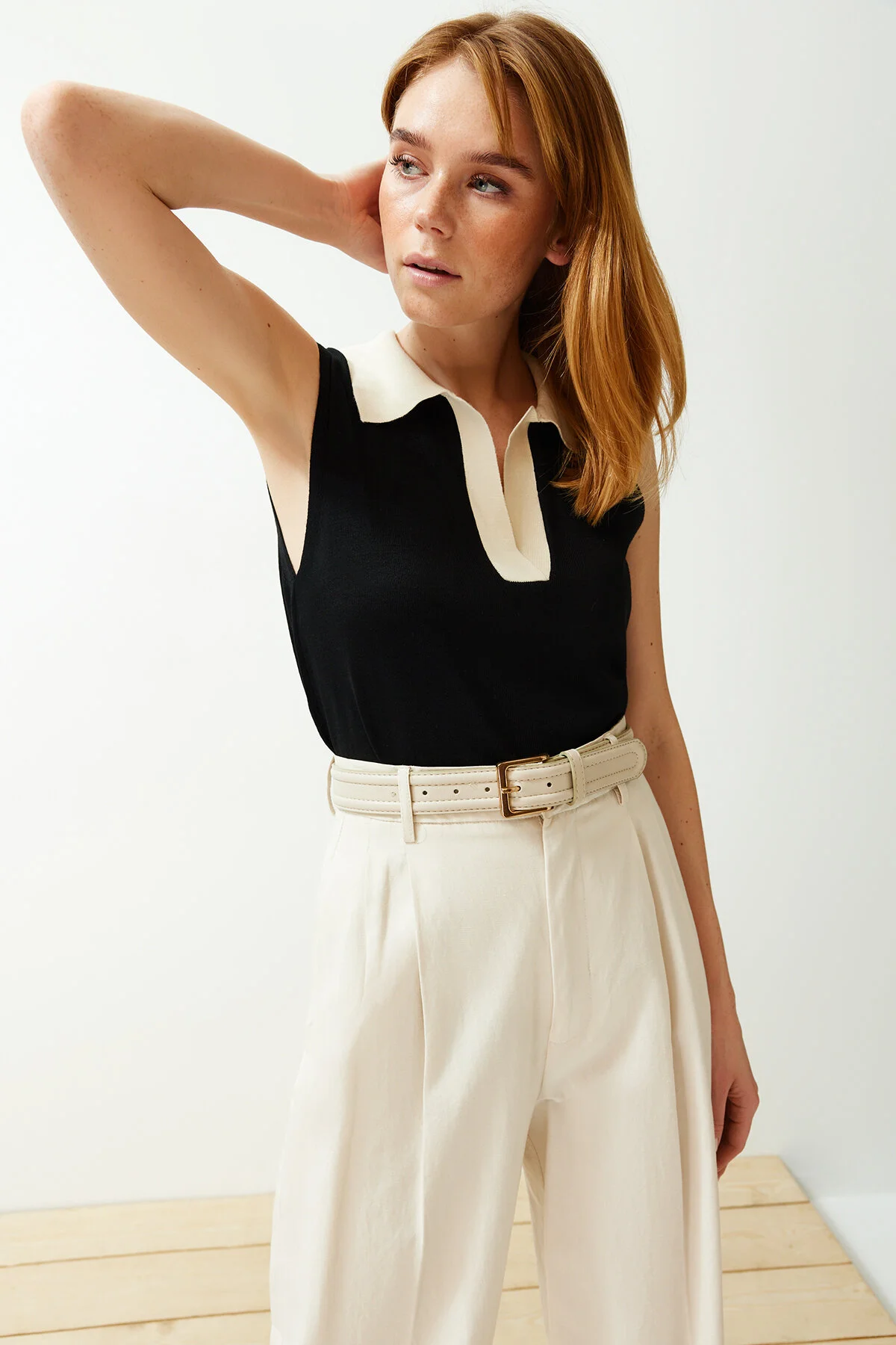 Bild von Trendyol Collection Ecrufarbene Strickbluse Im Polokragen-t-shirt-look für Damen - S