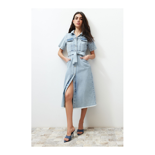 Bild von Trendyol Collection Blaues Maxi-Jeanskleid mit Gürtel für Damen