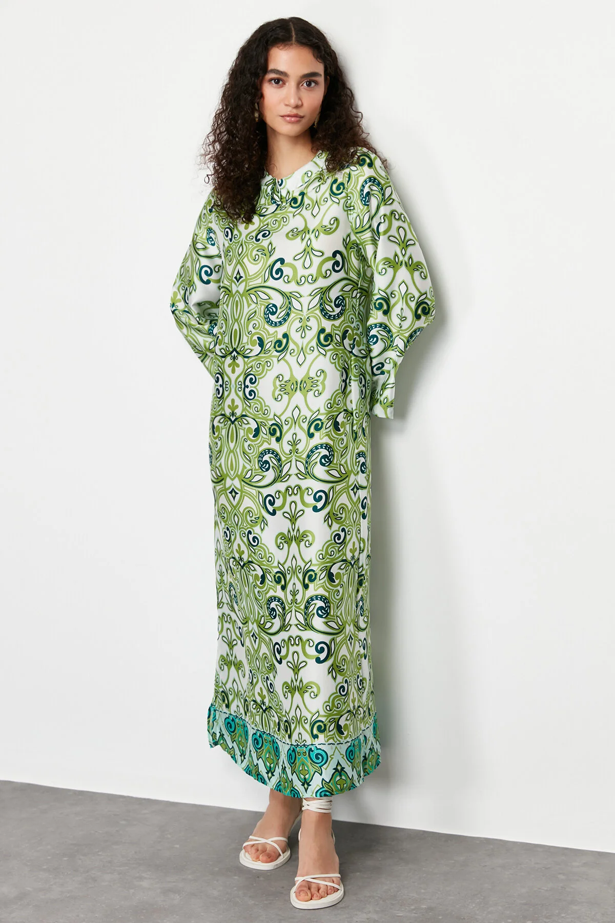 Bild von Trendyol Modest Grünes Abendkleid Mit Ethnomuster Und Satinoberfläche für Damen - 40