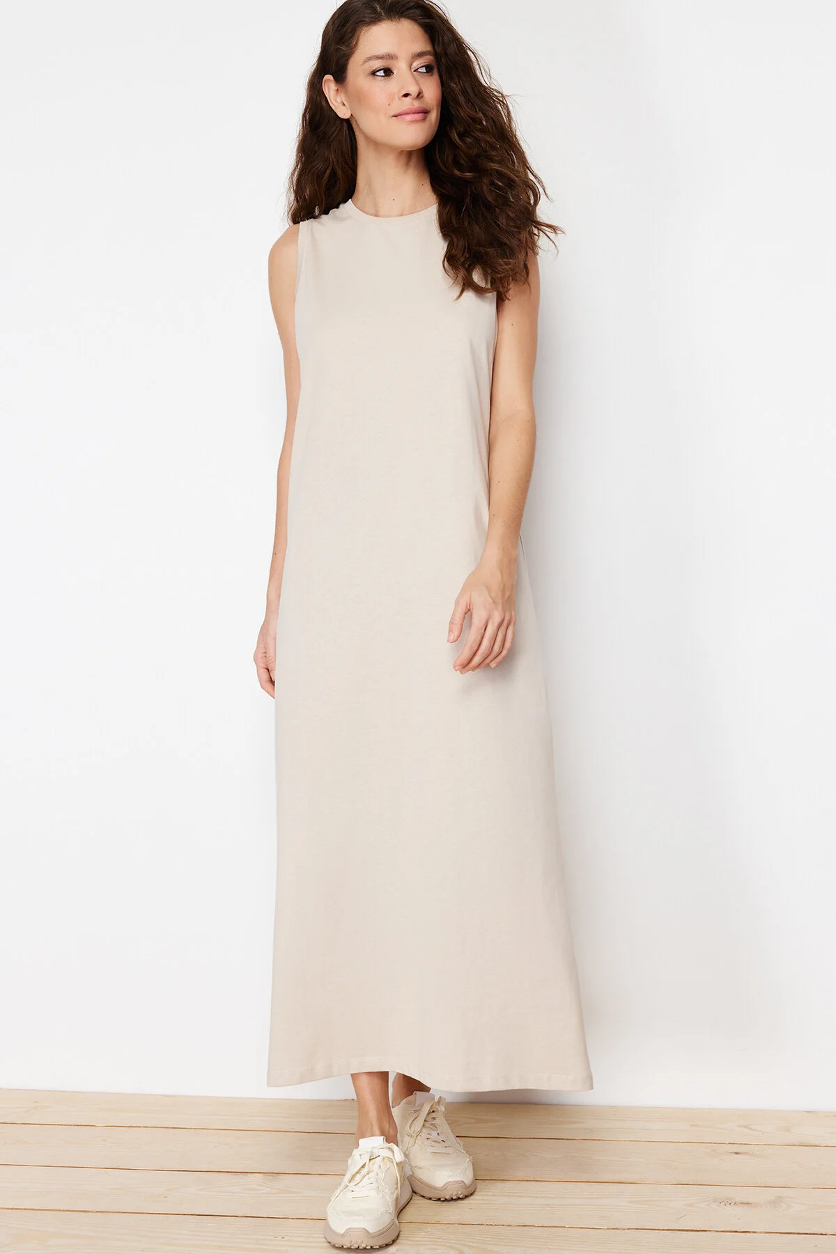 Bild von Trendyol Modest Kamelfarbenes, Ärmelloses Unterwäschekleid Mit Strickfutter für Damen - M