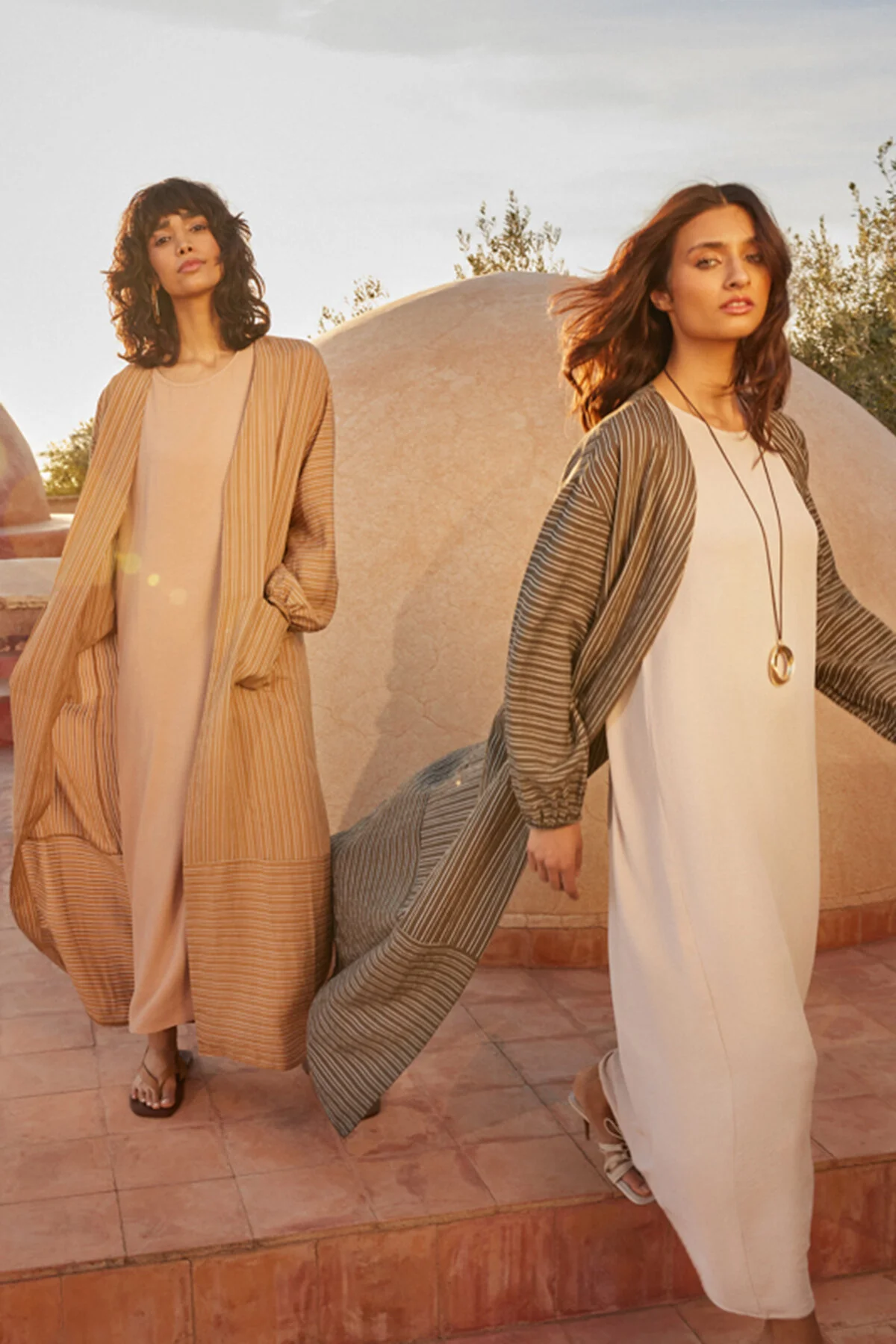 Bild von Trendyol Modest Kamellange, Gestreifte, Gewebte Mütze In Leinenoptik &amp; Ferace &amp; Abaya für Damen - 40