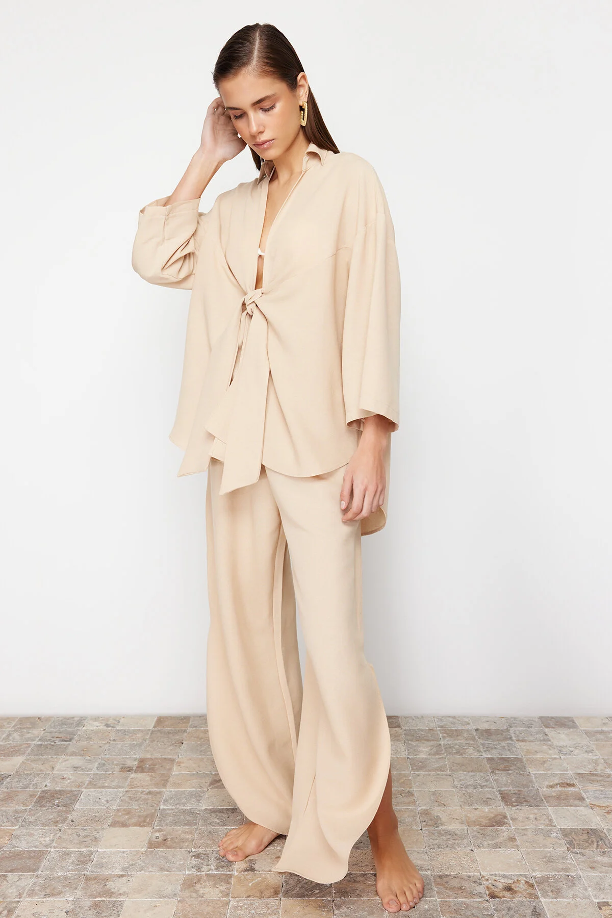 Bild von Trendyol Collection Beiges, Gewebtes Hemd-hosen-set Aus Leinenmischung Mit Bindeband für Damen - 36
