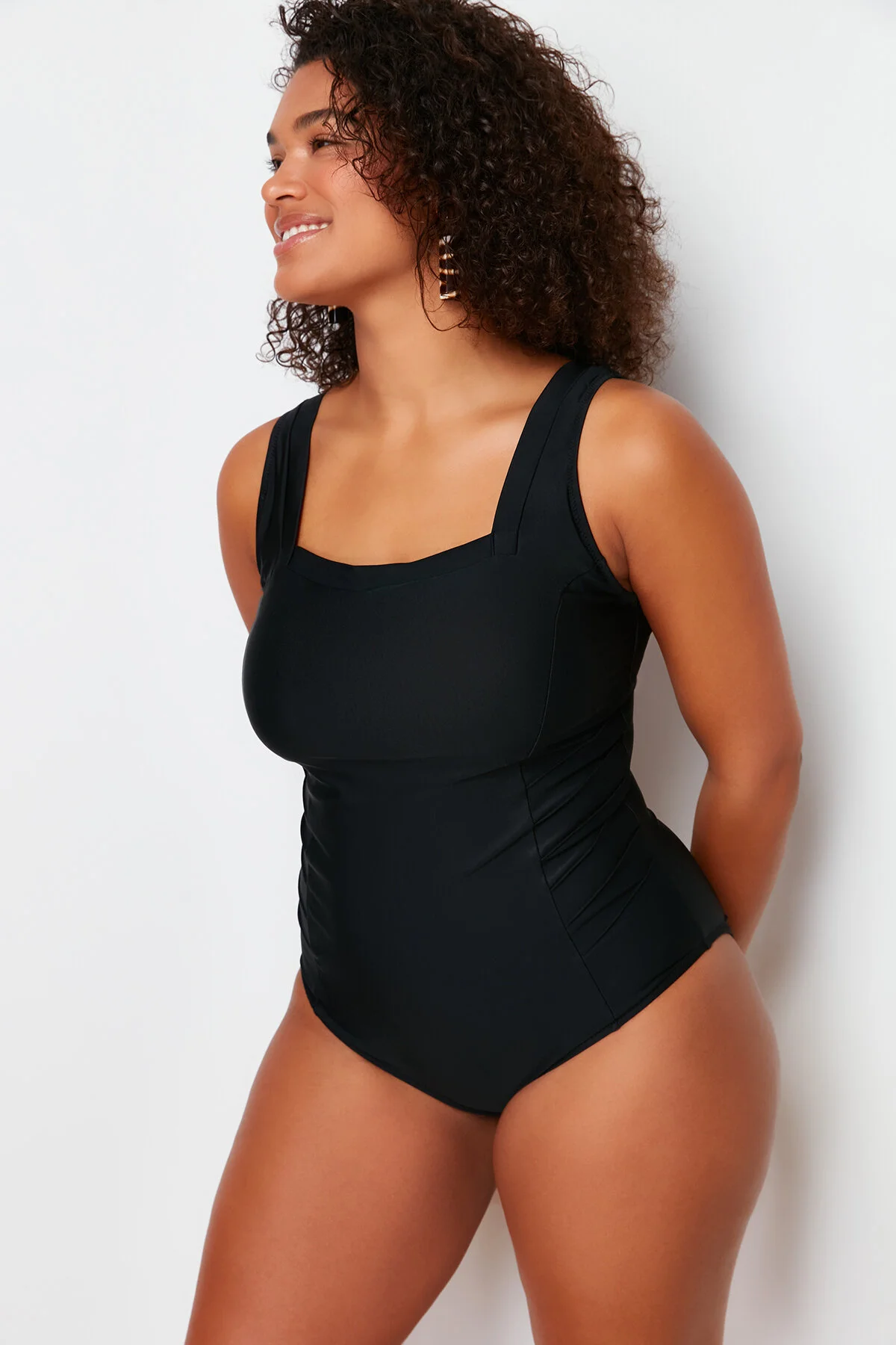 Bild von Trendyol Curve Schwarzer, Gestrickter Basic-badeanzug In Übergröße Mit Quadratischem Ausschnitt für Damen - 50