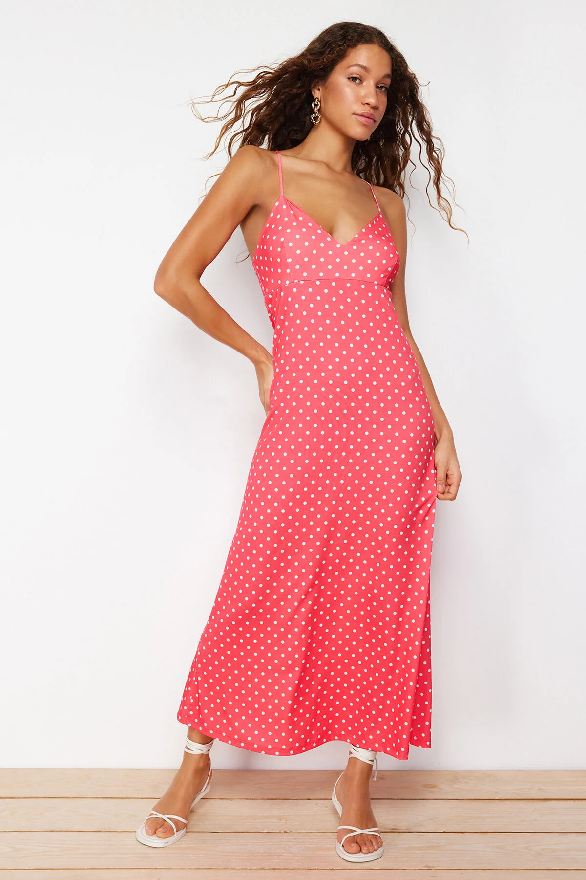 Bild von Trendyol Collection Flexibles Rotes Maxikleid Mit Punkten, Verstellbare Träger, A-linie für Damen - L