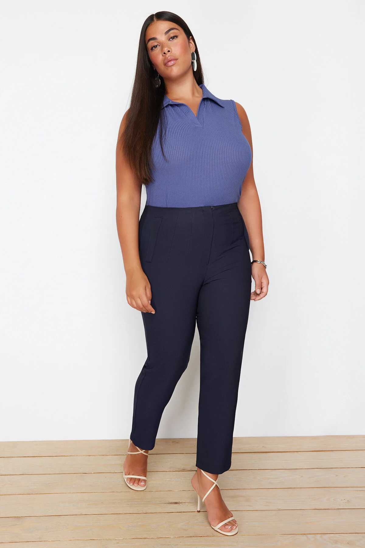 Bild von Trendyol Curve Marineblaue Zigarettenhose In Großer Größe – Fleto-tasche, Stoff für Damen - 50