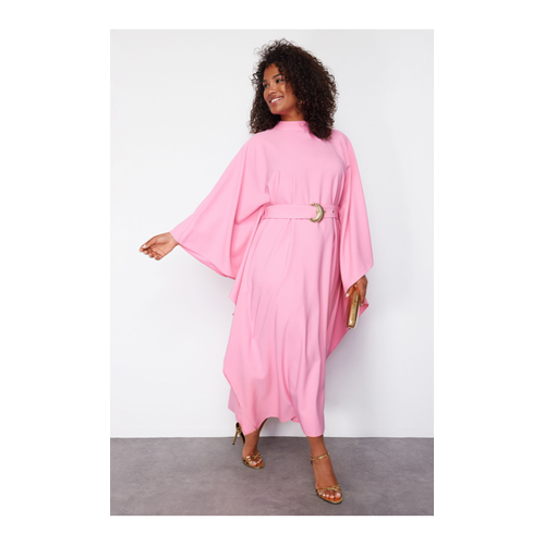 Bild von Trendyol Curve Langes Rosa Gewebtes Kleid Mit Gürtel für Damen