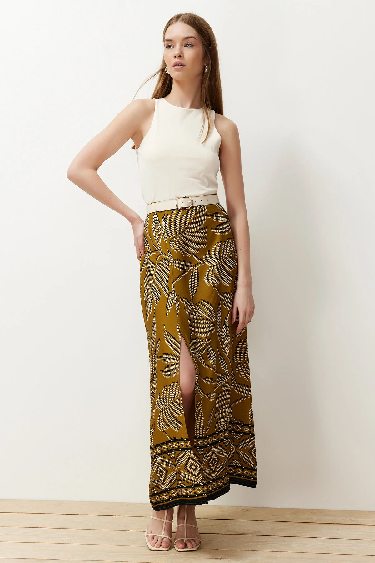 Bild von Trendyol Collection Hellkhakifarbener, Geschlitzter, Gemusterter Maxi-webrock Aus Viskosestoff für Damen - 34
