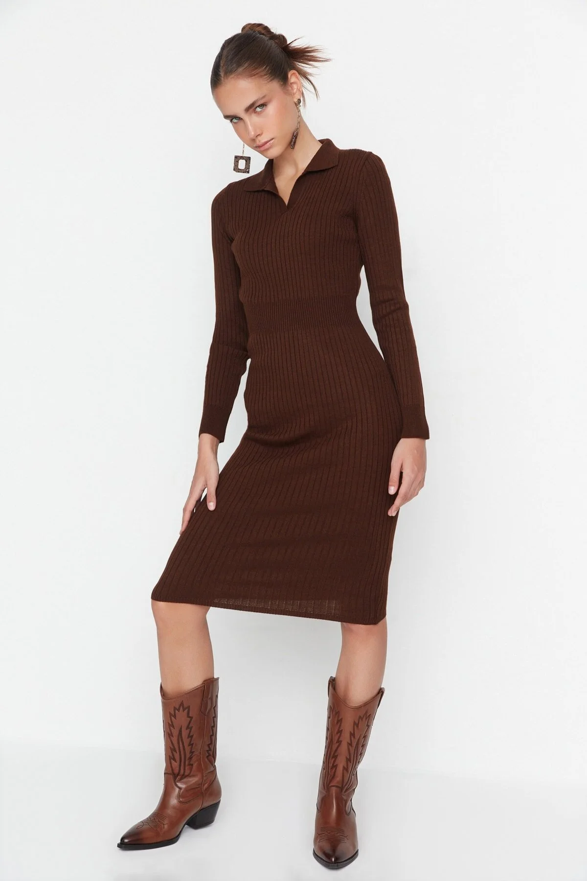Bild von Trendyol Collection Midi-strickkleid Mit Rollkragen Braun für Damen - XS