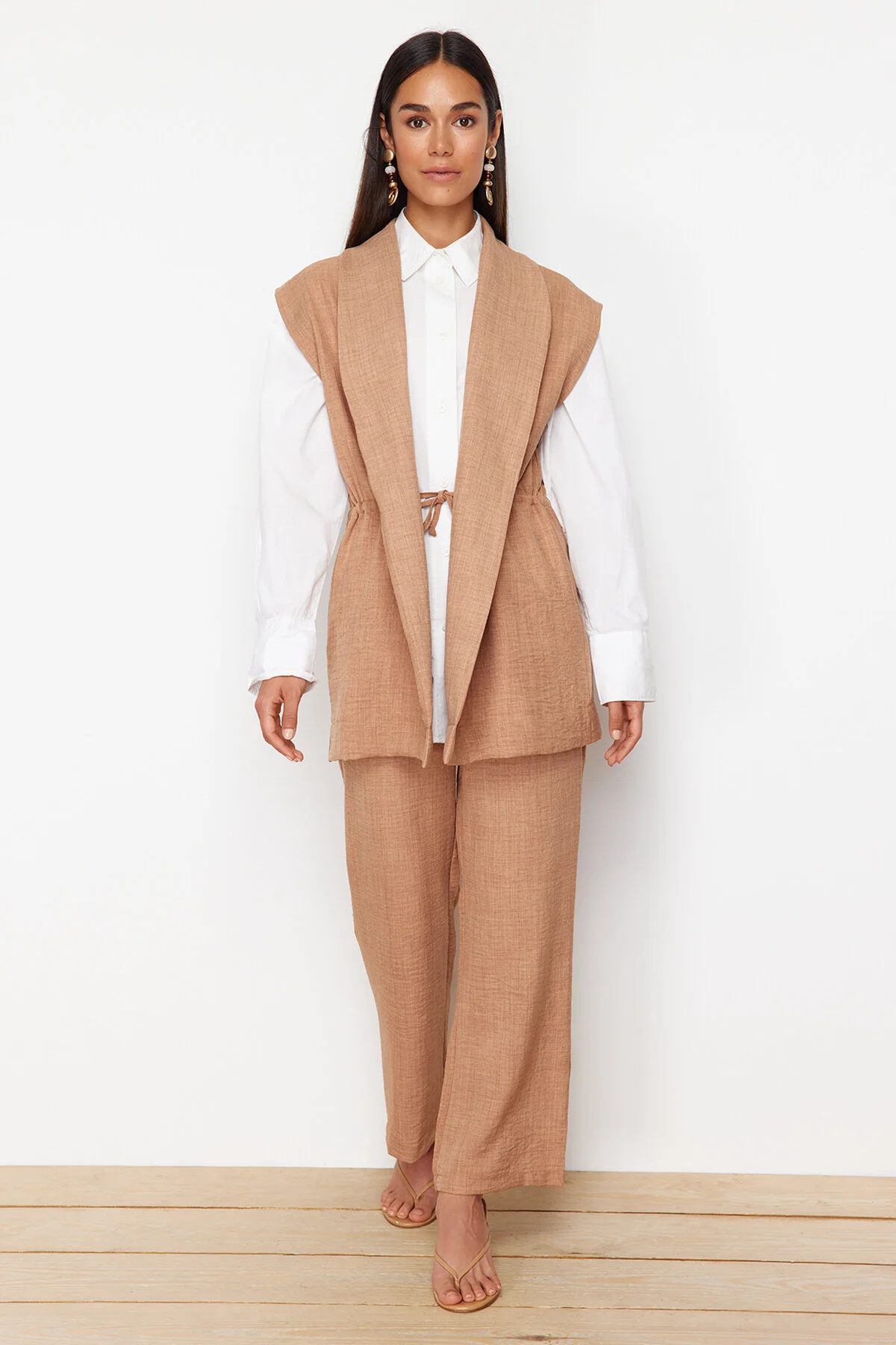 Bild von Trendyol Modest Brauner, Innen Gebundener Kimono-hosen-gewebeanzug In Leinenoptik für Damen - 34