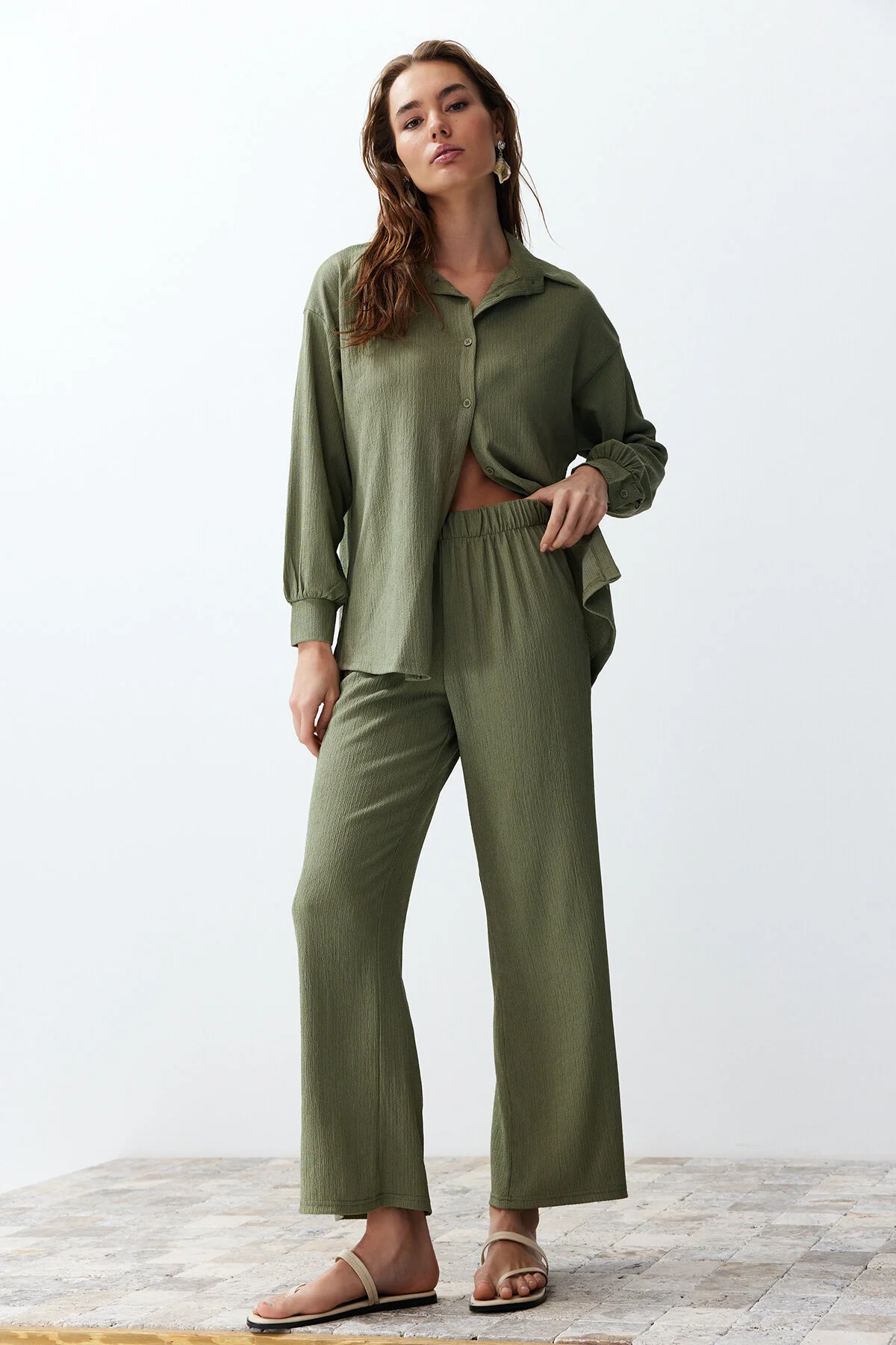 Bild von Trendyol Collection Grünes Set Aus Gewebtem Hemd Und Hose – für Damen - 36