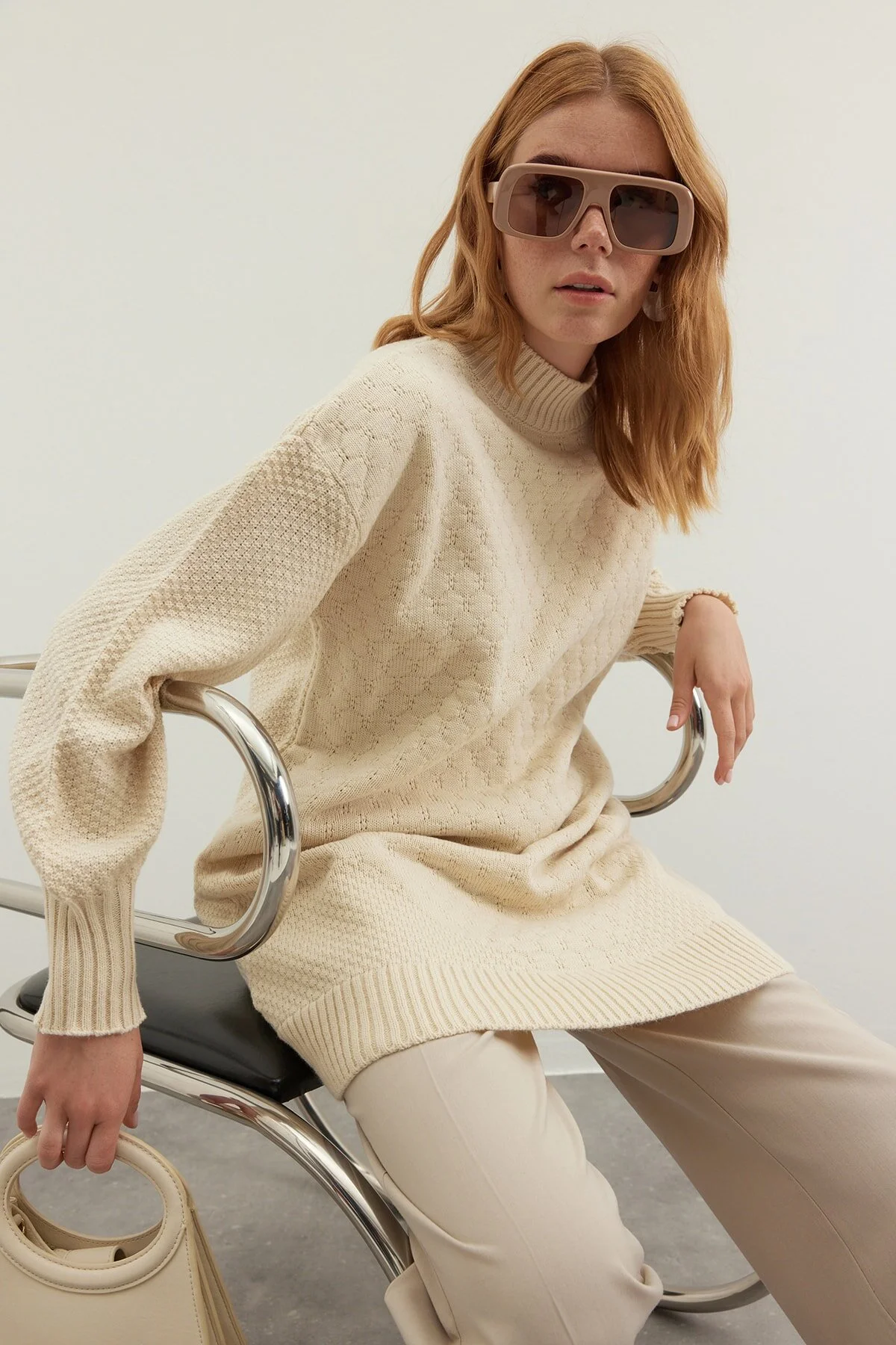 Bild von Trendyol Modest Steinfarbener Strickpullover Mit Hohem Kragen Und Wabenmuster für Damen - 2XL