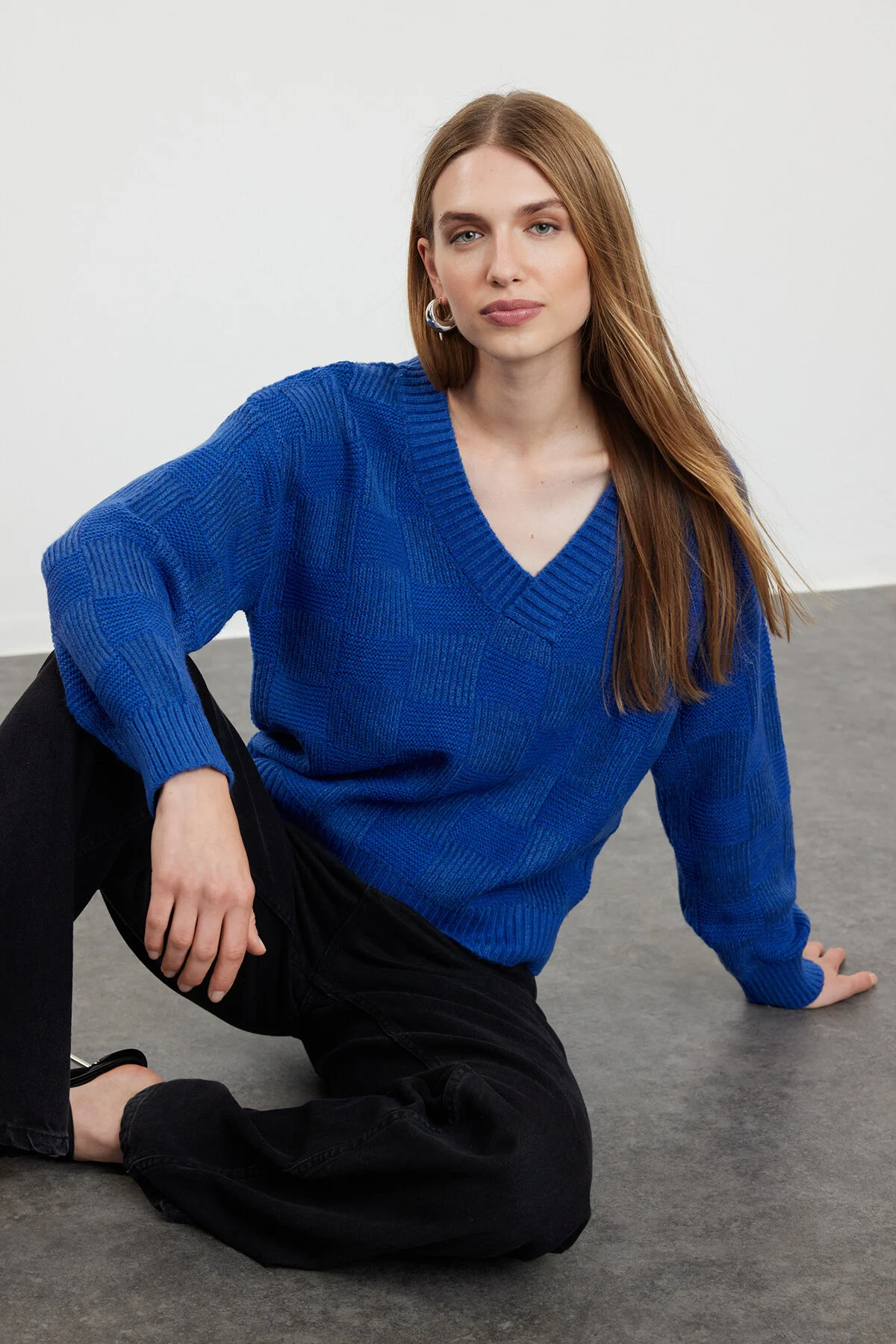 Bild von Trendyol Collection Weich Strukturierter Indigo-strickpullover Mit V-ausschnitt Weite Passform für Damen - S