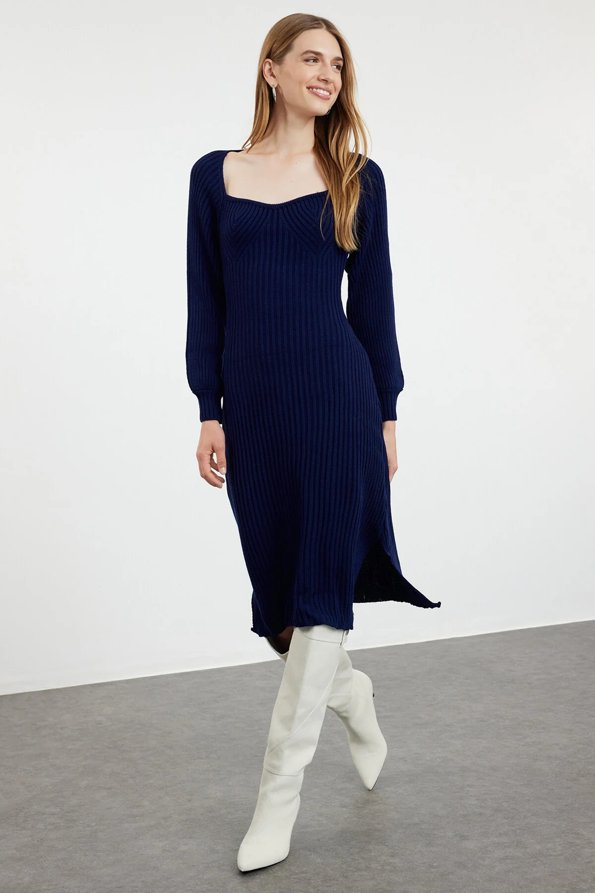 Bild von Trendyol Collection Marineblaues Midi-strickkleid Mit Herzkragen - für Damen - L